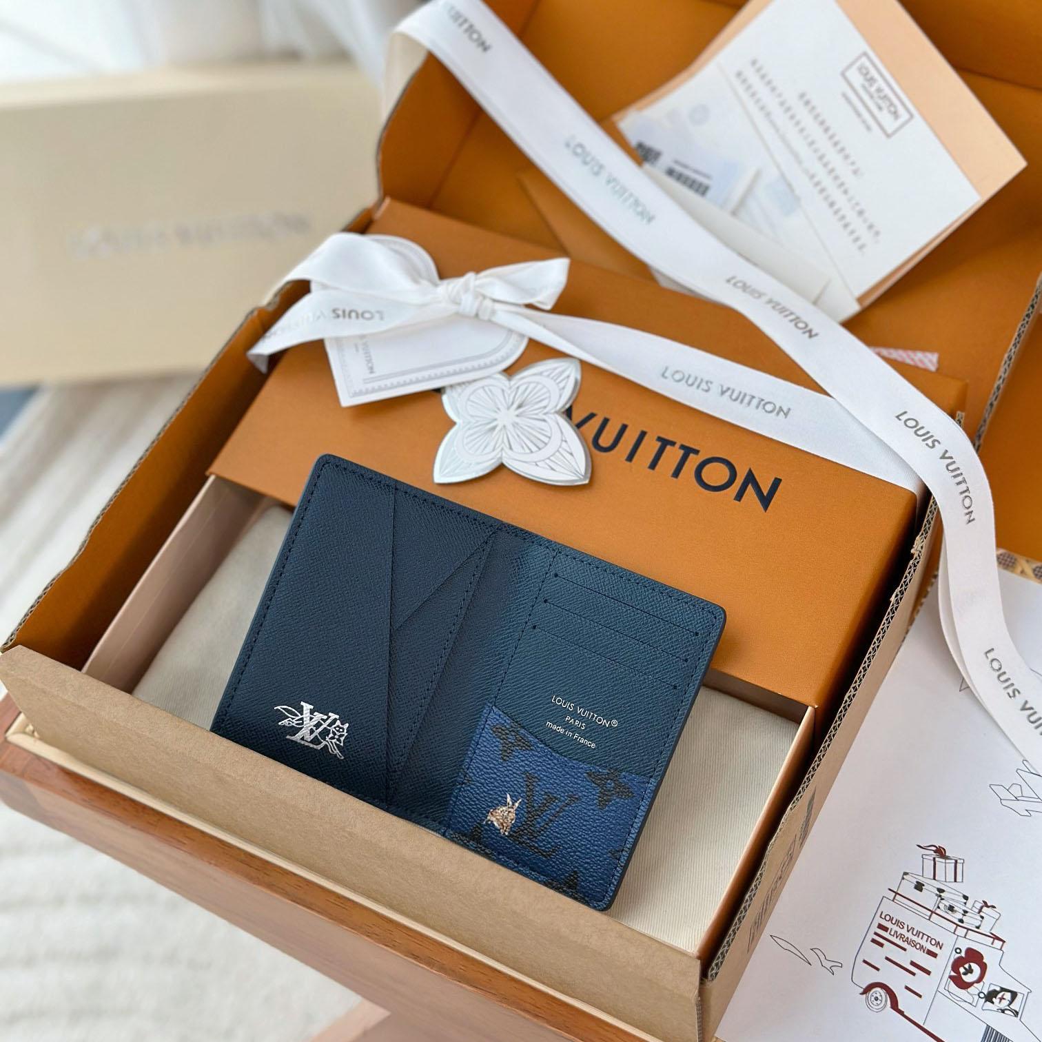 Louis Vuitton Passport Cover  M27052 - DesignerGu