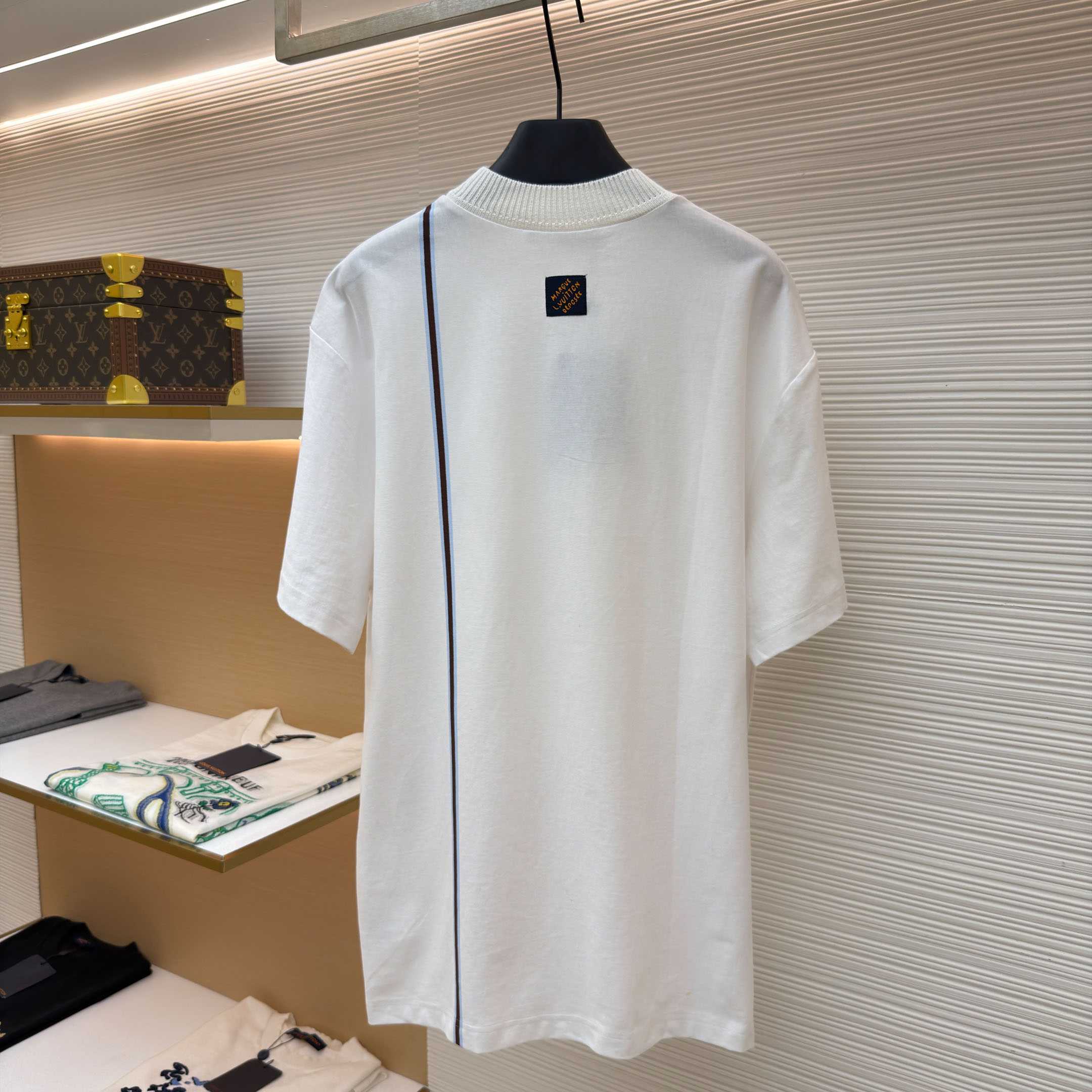Louis Vuitton Signature T-Shirt 1AIKCE - DesignerGu