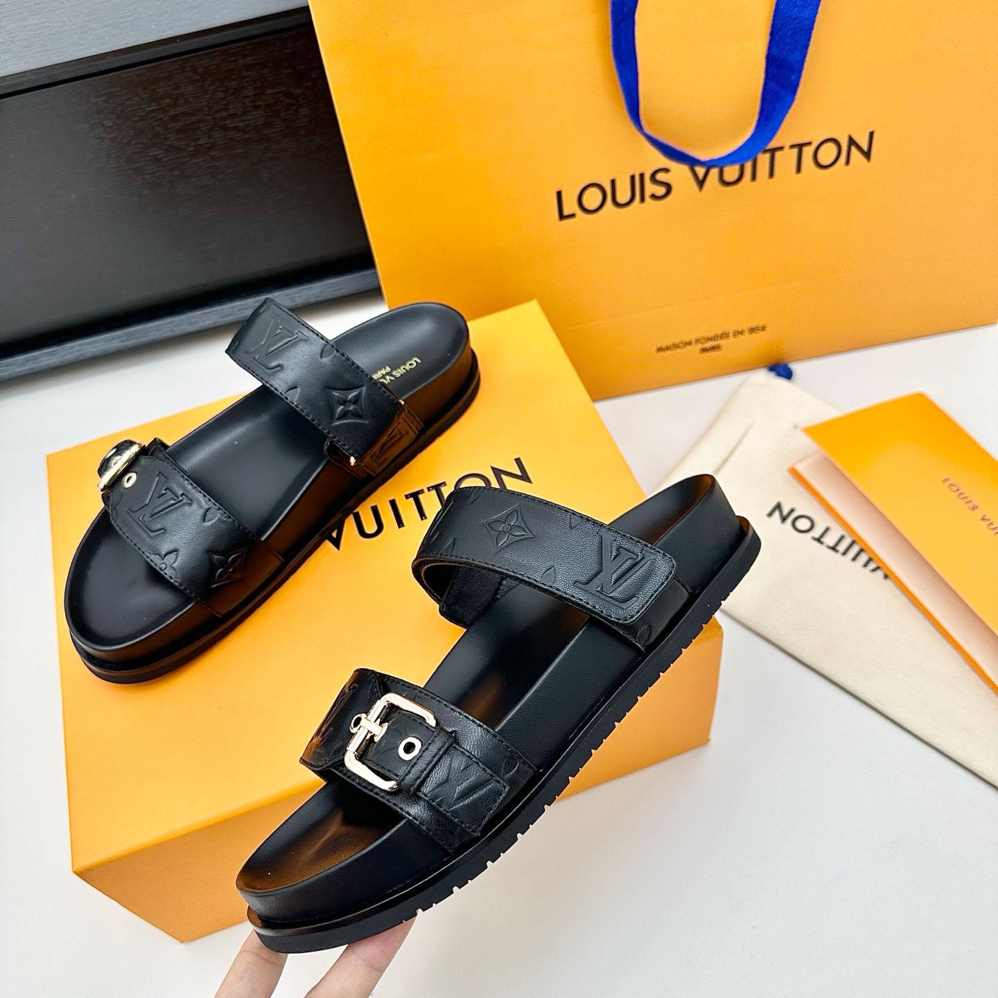 Louis Vuitton Bom Dia Flat Comfort Mule 1ABVNF - DesignerGu