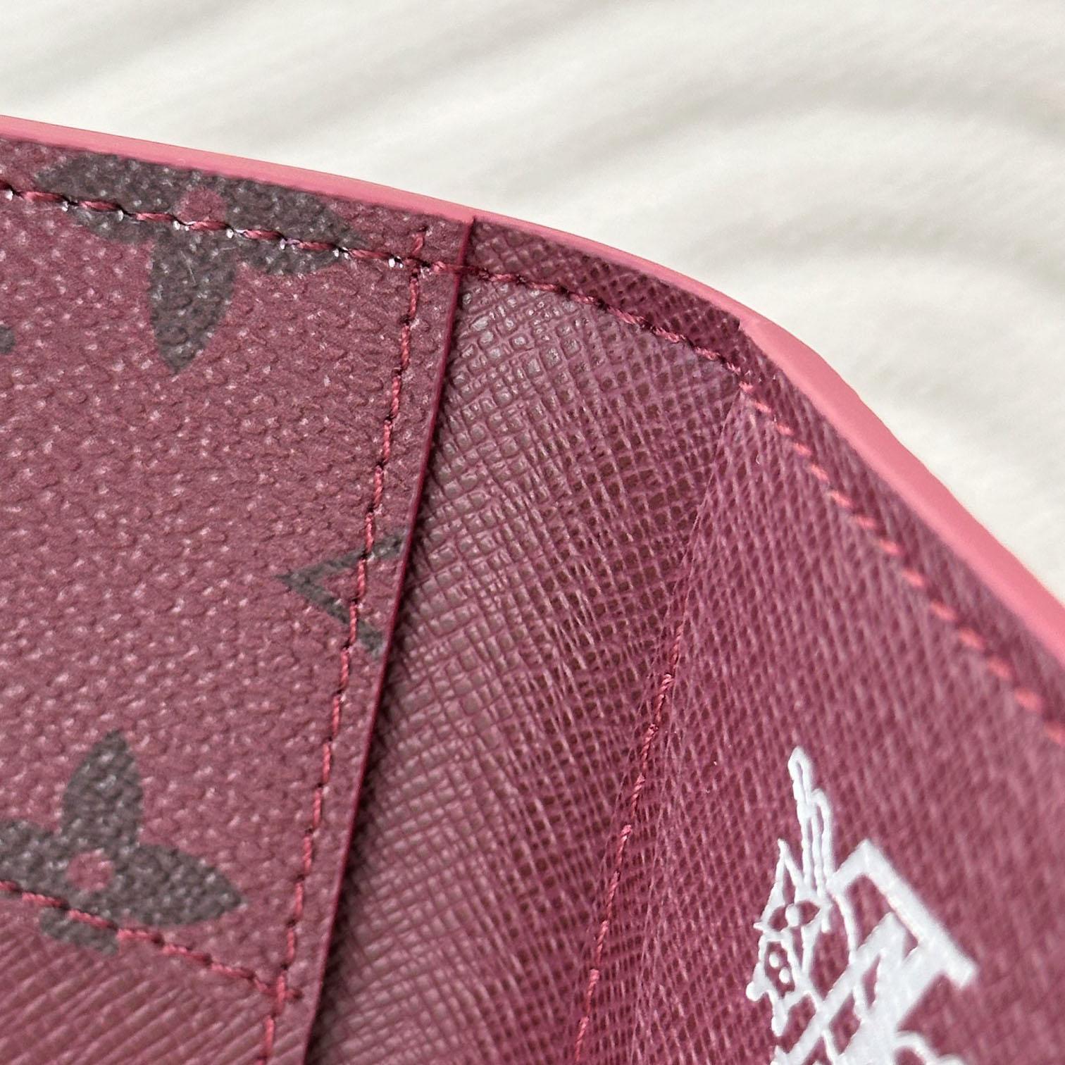 Louis Vuitton Passport Cover  M27021 - DesignerGu