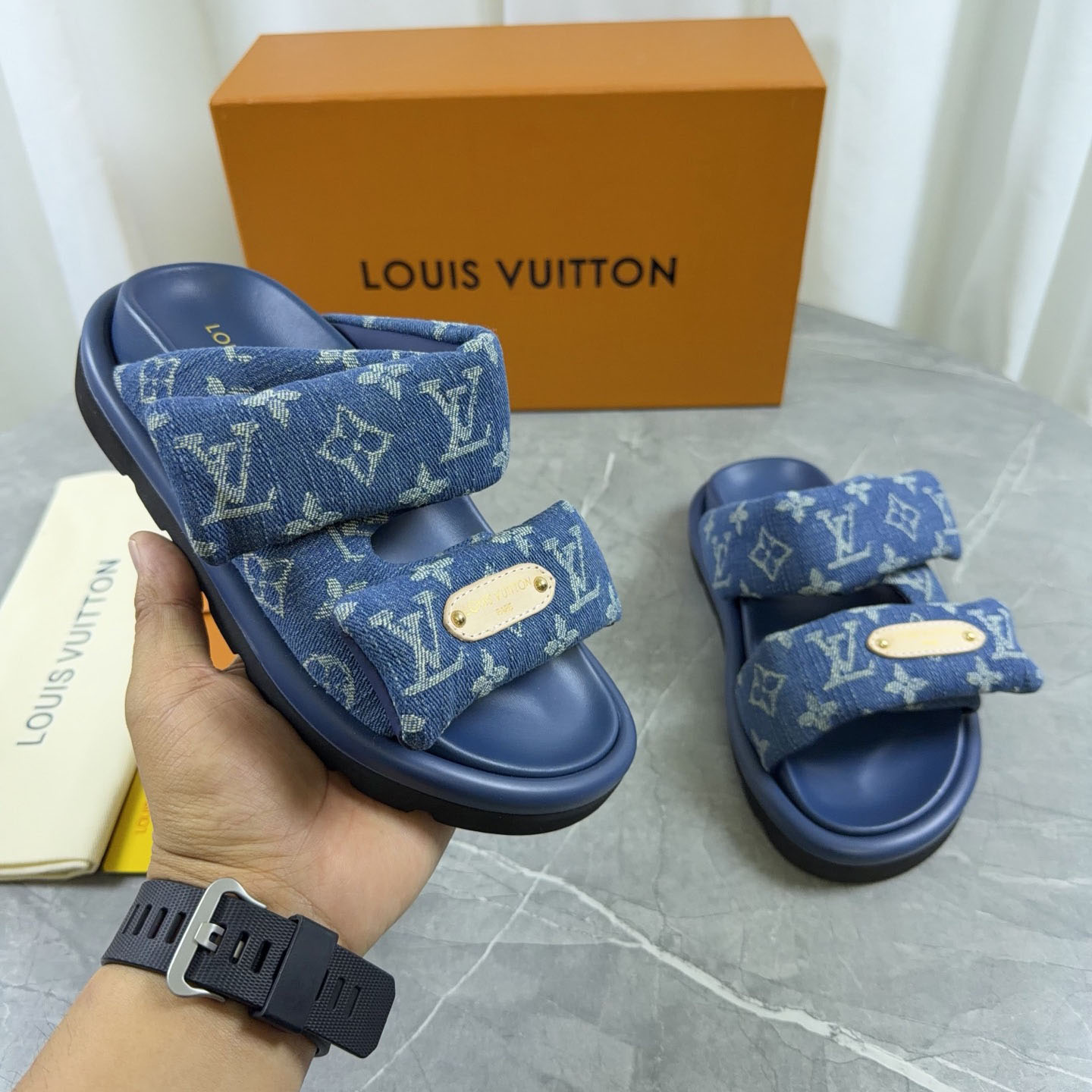 Louis Vuitton Pool Pillow Comfort Mule 1AJN80 - DesignerGu
