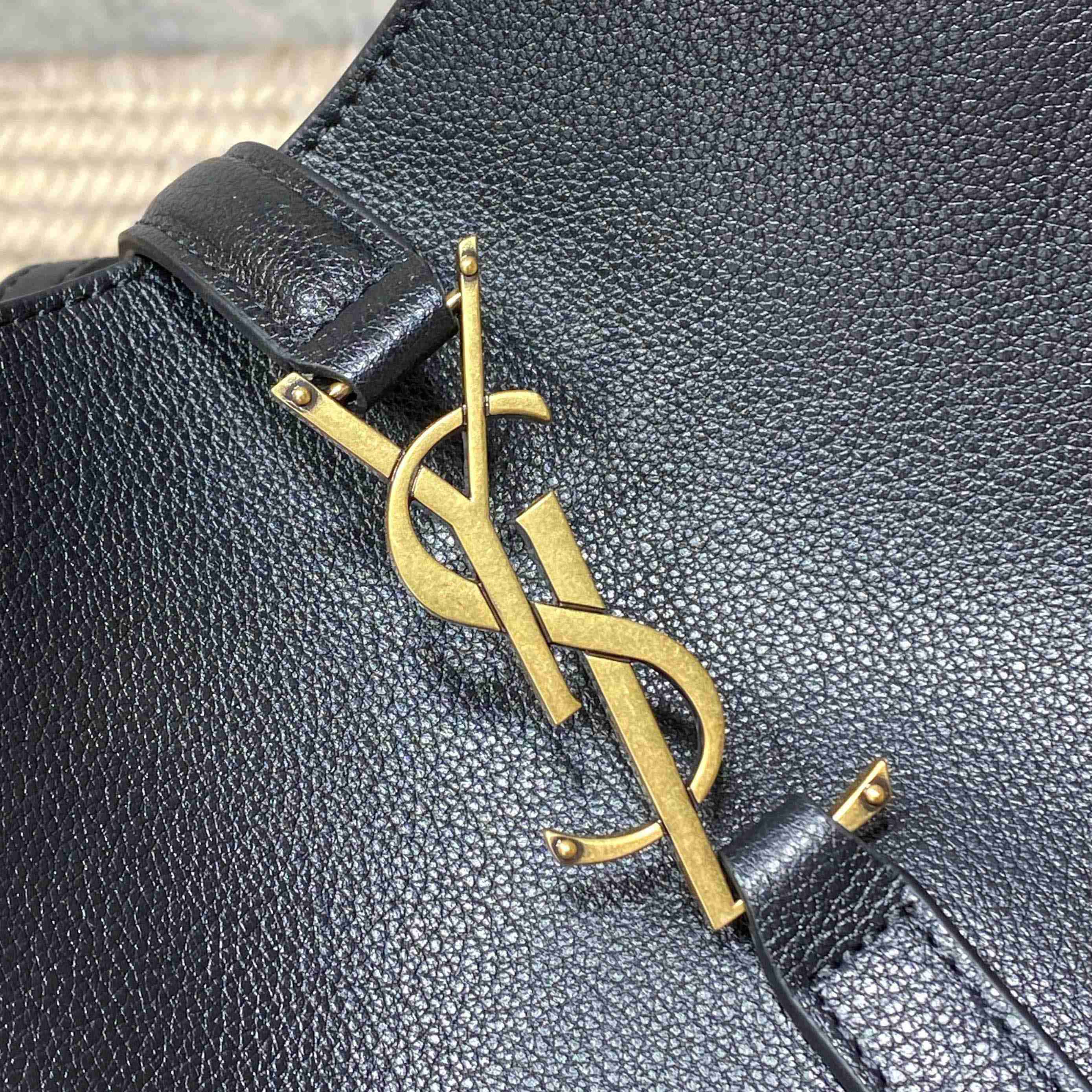 Saint Laurent LE 5 À 7 Supple Small In Grained Leather - DesignerGu