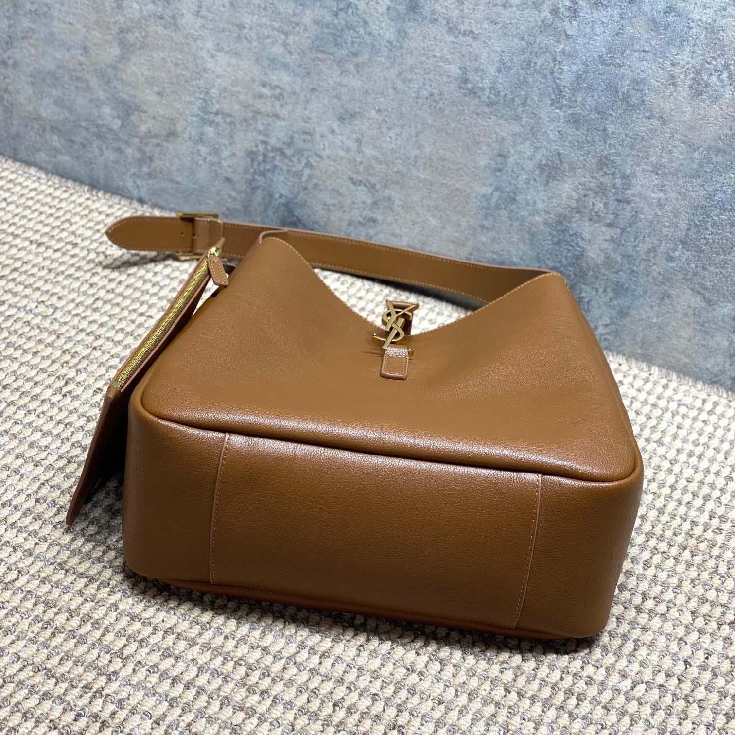 Saint Laurent LE 5 À 7 Supple LARGE In Grained Leather - DesignerGu