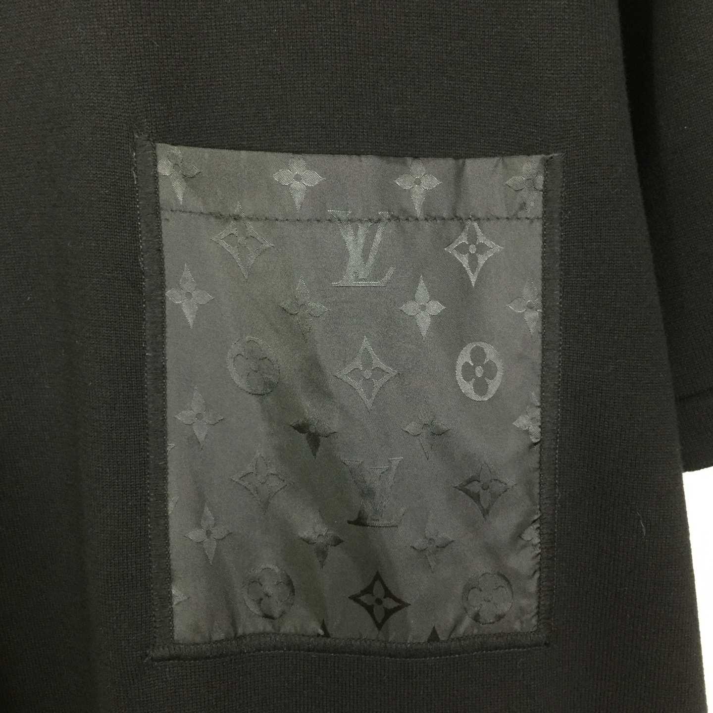 Louis Vuitton T-Shirt With Technical Signature Details   1AJRLX - DesignerGu