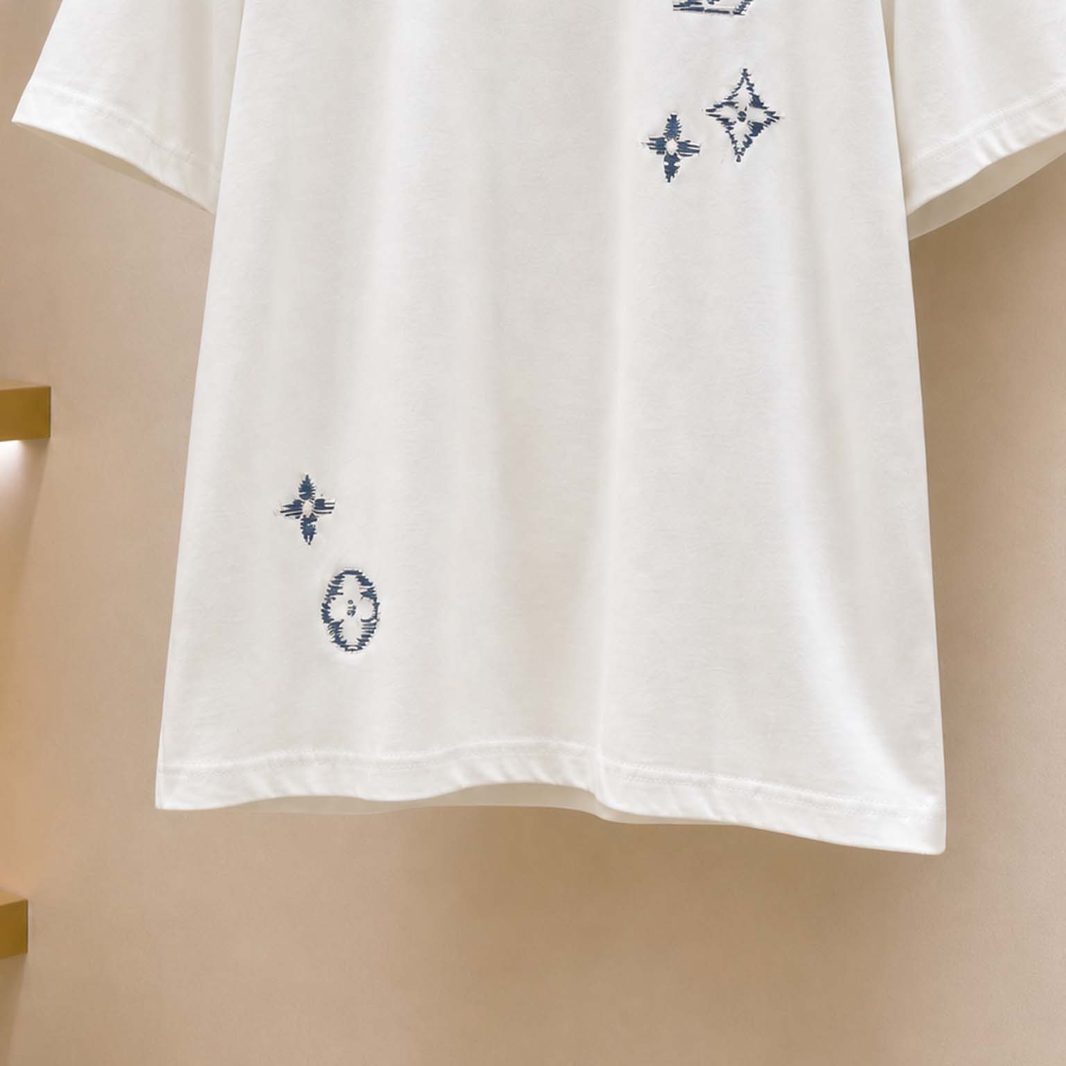 Louis Vuitton Embroidered Signature T-Shirt   1AK7FW - DesignerGu