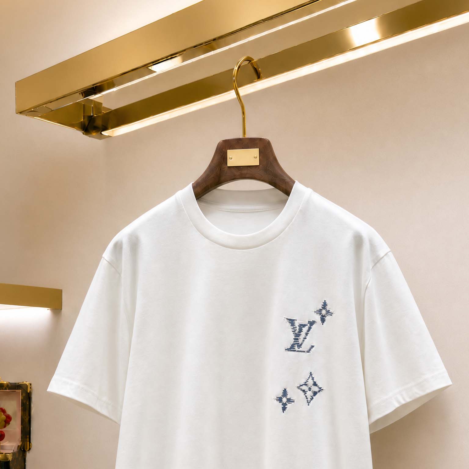 Louis Vuitton Embroidered Signature T-Shirt   1AK7FW - DesignerGu