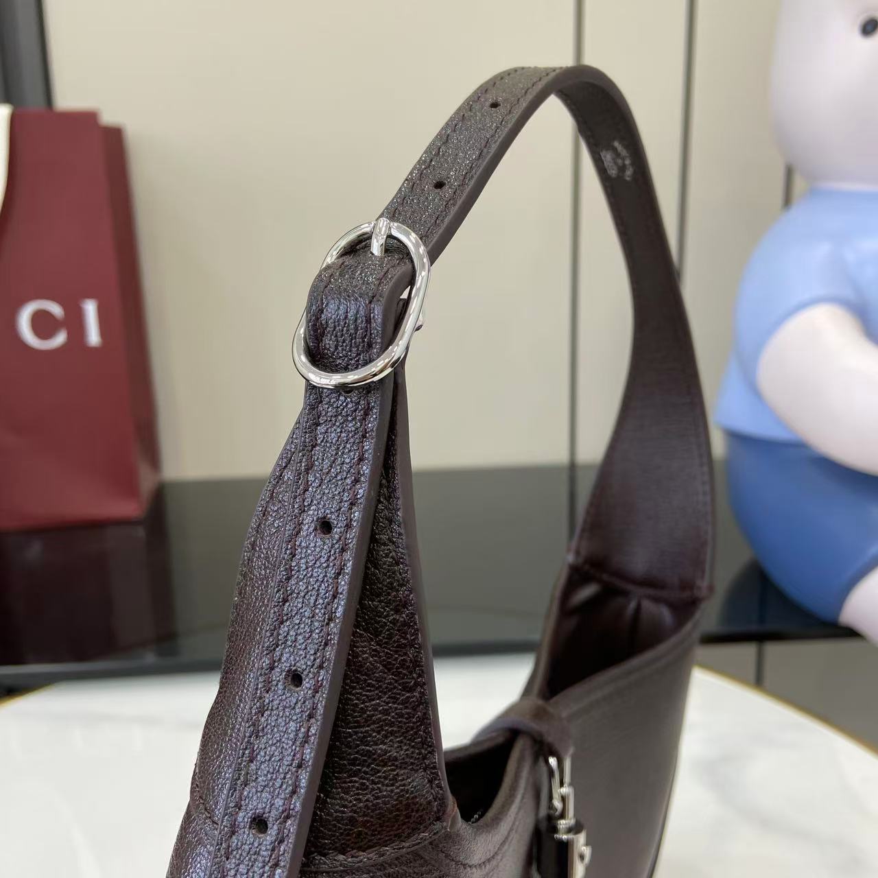 Gucci Jackie Slim Medium Shoulder Bag  - DesignerGu