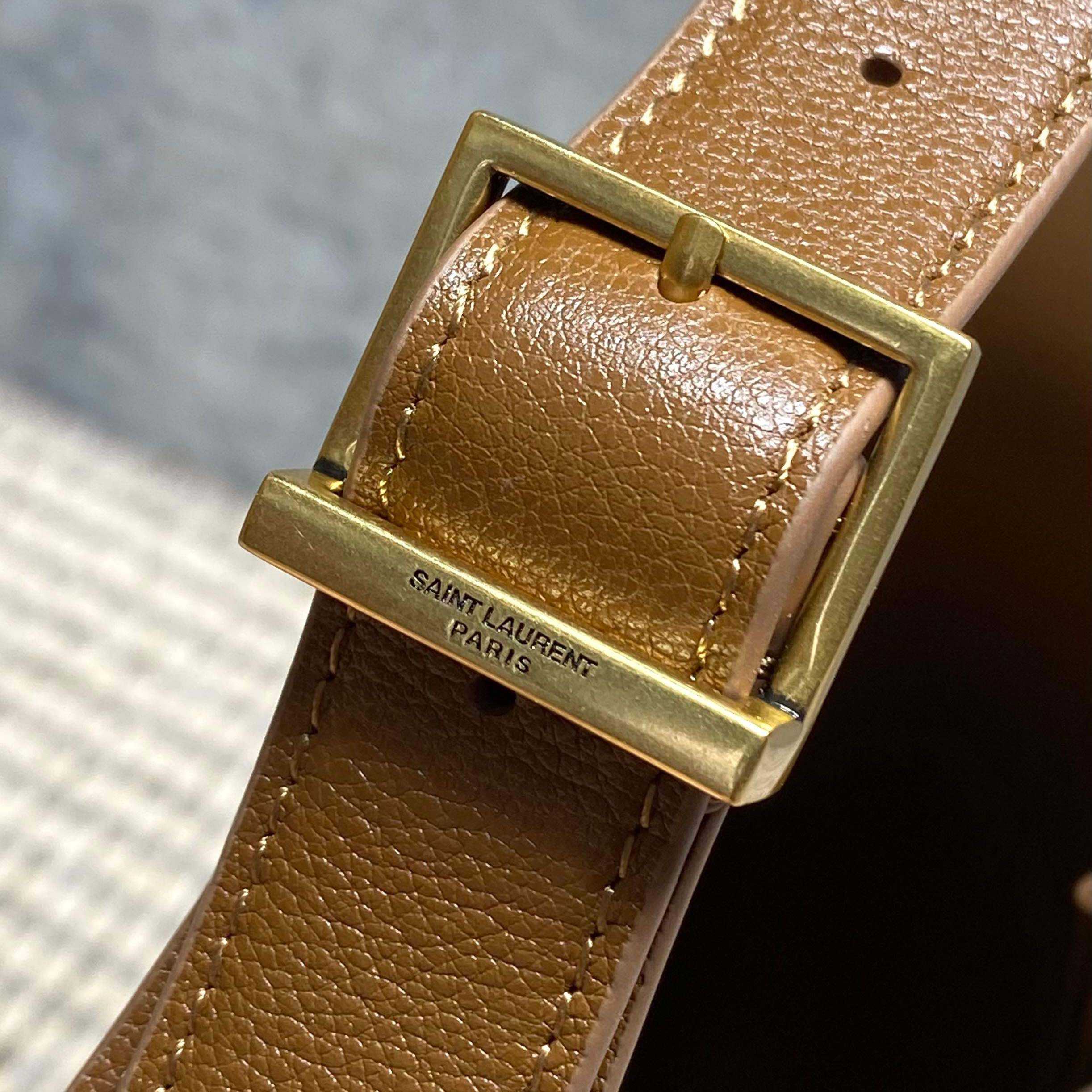 Saint Laurent LE 5 À 7 Supple Small In Grained Leather - DesignerGu
