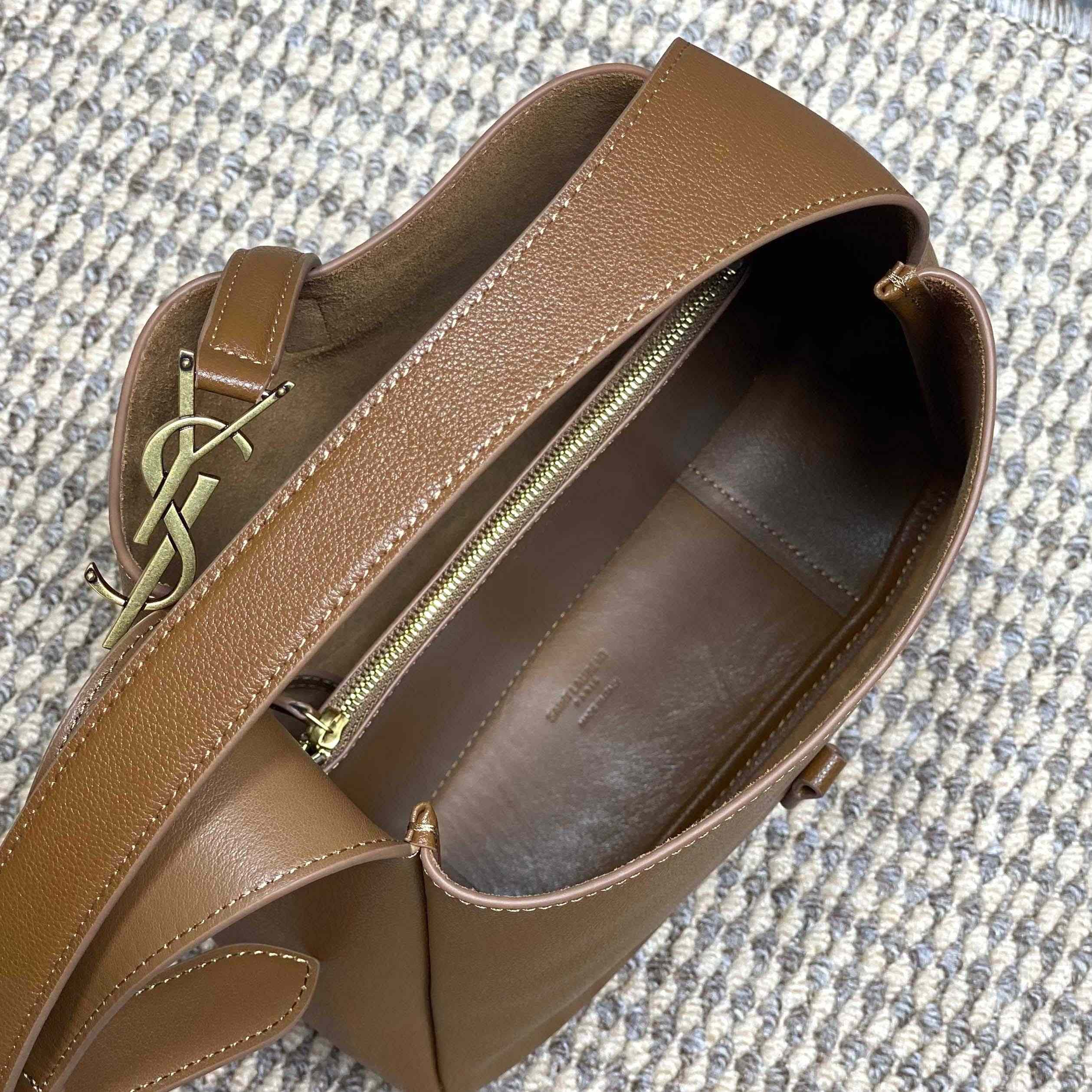 Saint Laurent LE 5 À 7 Supple Small In Grained Leather - DesignerGu