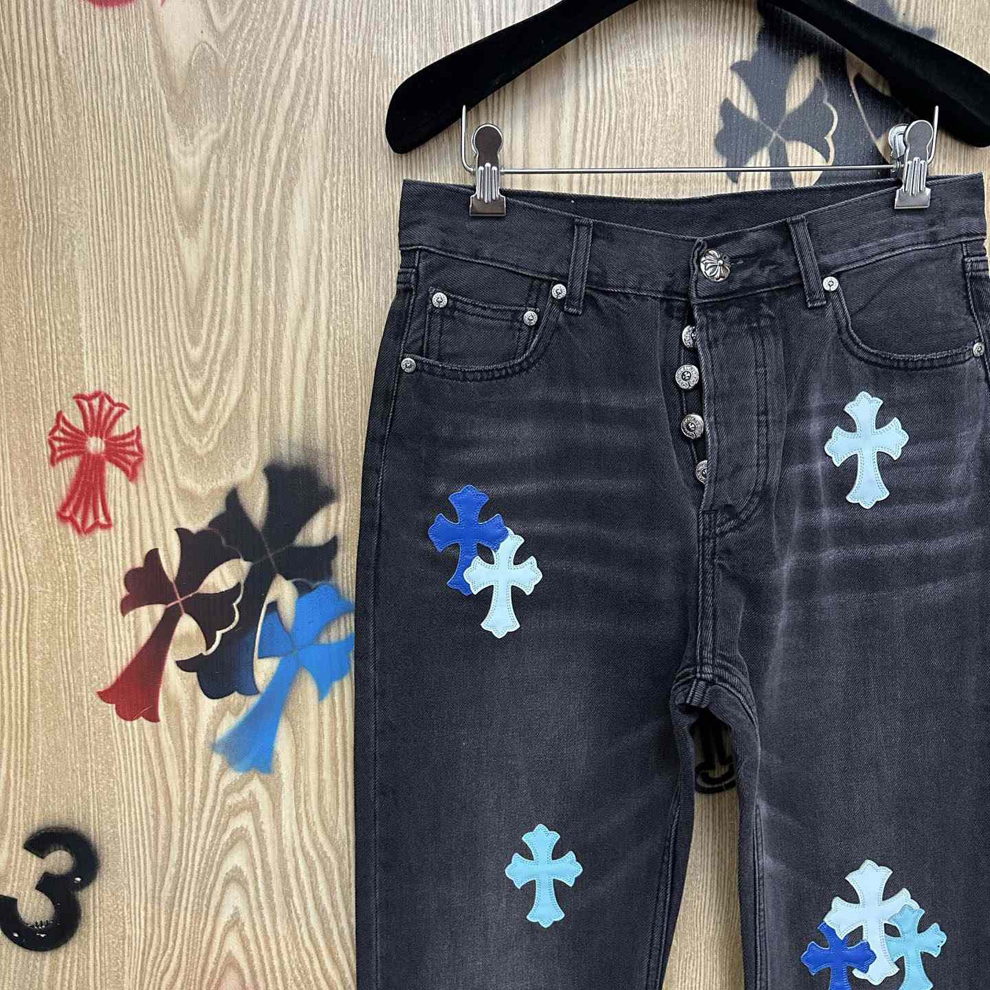 Chrome Hearts London Exclusive Levi's Cross Patch Jeans - DesignerGu