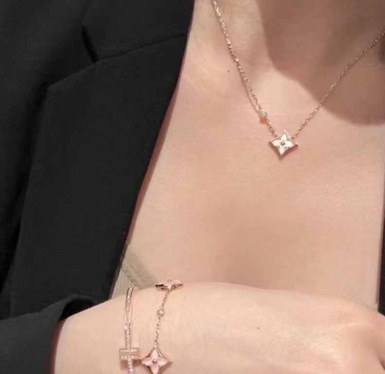 Louis Vuitton Color Blossom BB Star Pendant - DesignerGu