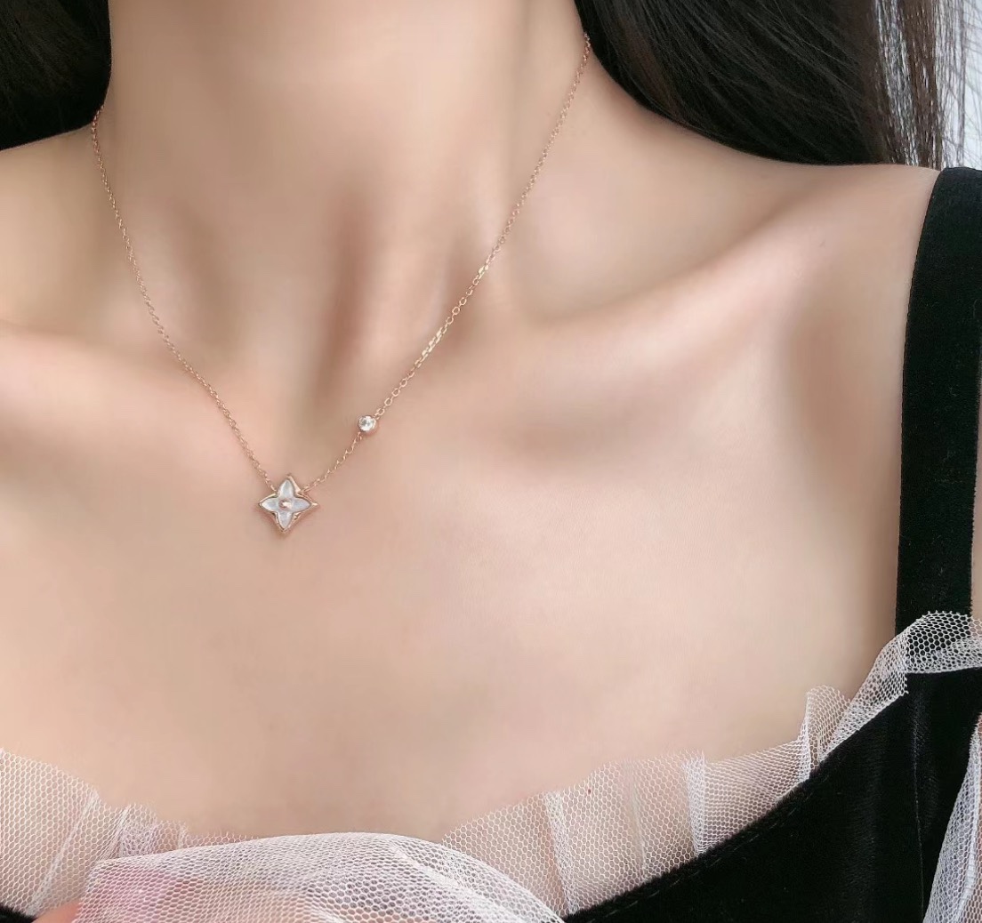 Louis Vuitton Color Blossom BB Star Pendant - DesignerGu