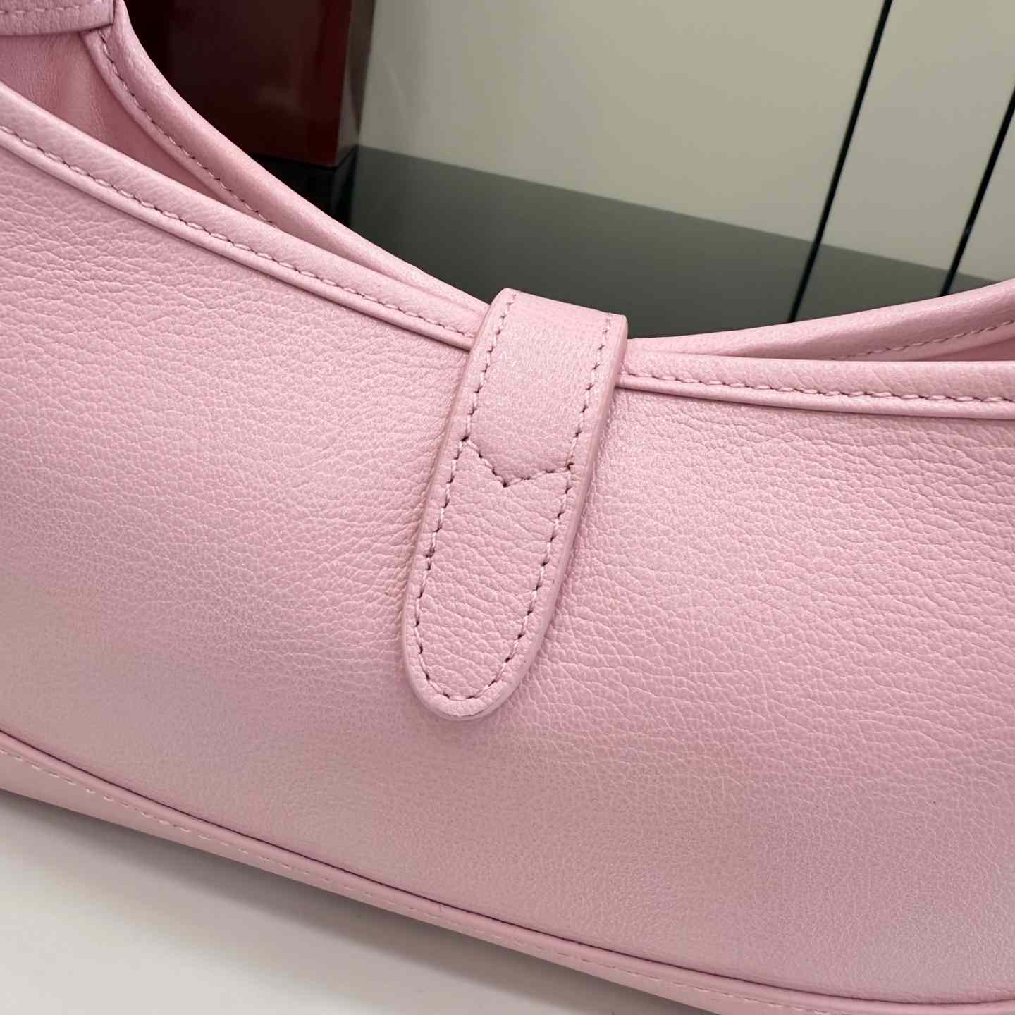 Gucci Jackie Slim Medium Shoulder Bag  - DesignerGu