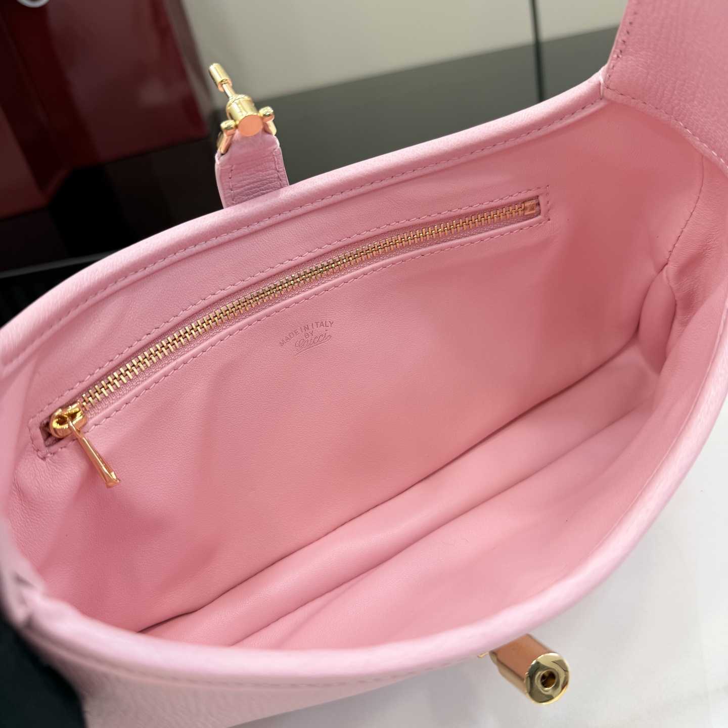 Gucci Jackie Slim Medium Shoulder Bag  - DesignerGu