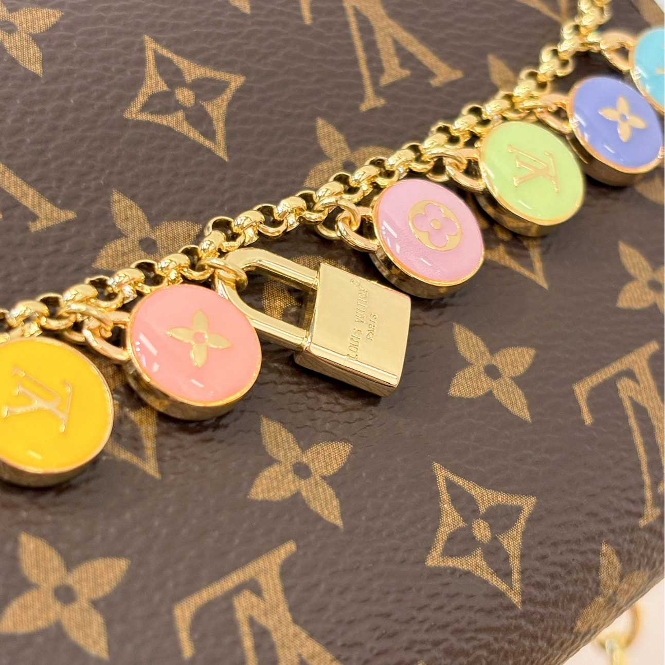 Louis Vuitton Pouch Metis Belt M4588Z - DesignerGu