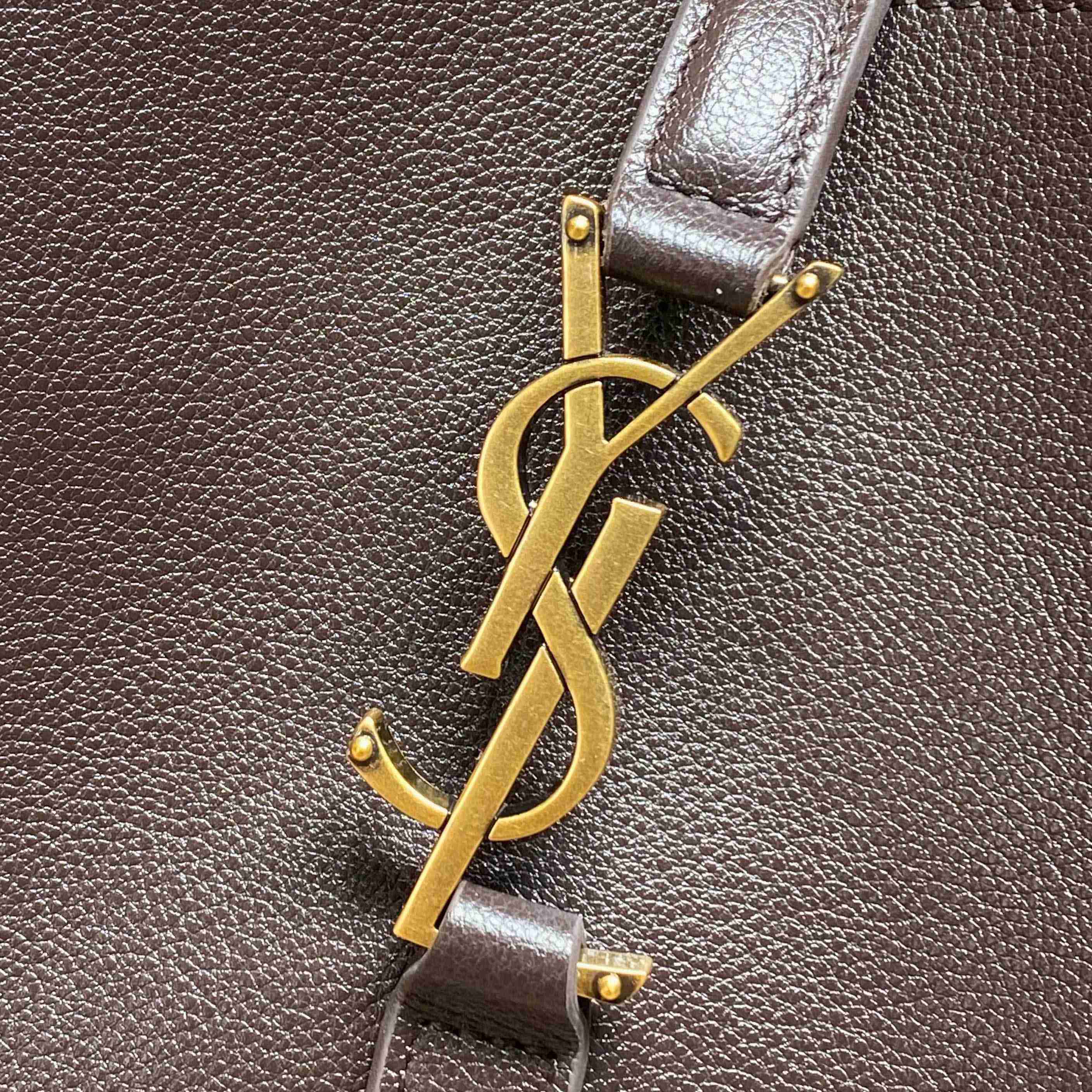Saint Laurent LE 5 À 7 Supple LARGE In Grained Leather - DesignerGu