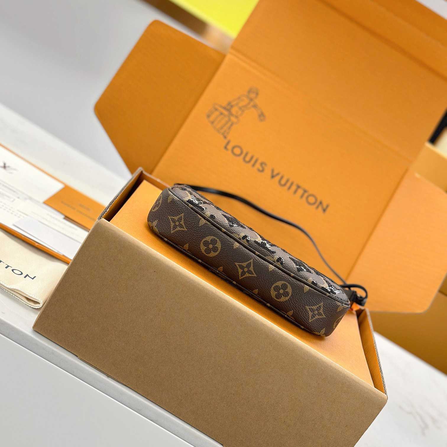 Louis Vuitton Pochette Accessoires M26473 - DesignerGu