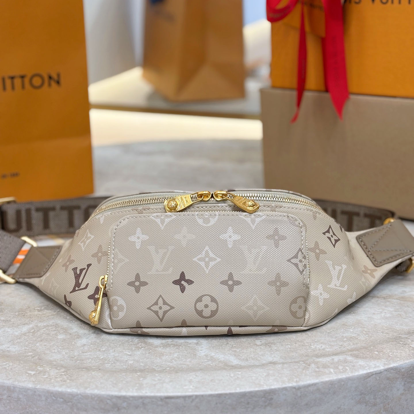 Louis Vuitton Rush Bumbag M29274 - DesignerGu