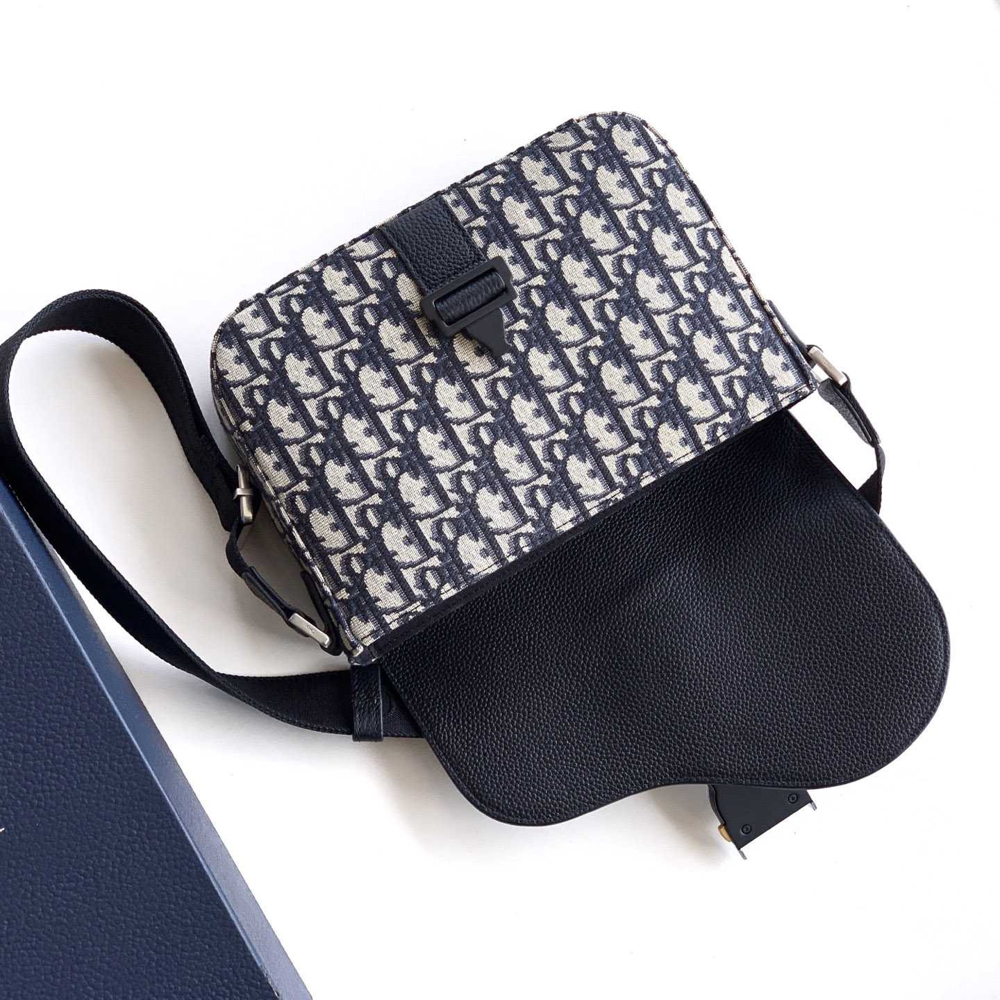 Dior Saddle Heritage Messenger Bag With Flap - DesignerGu