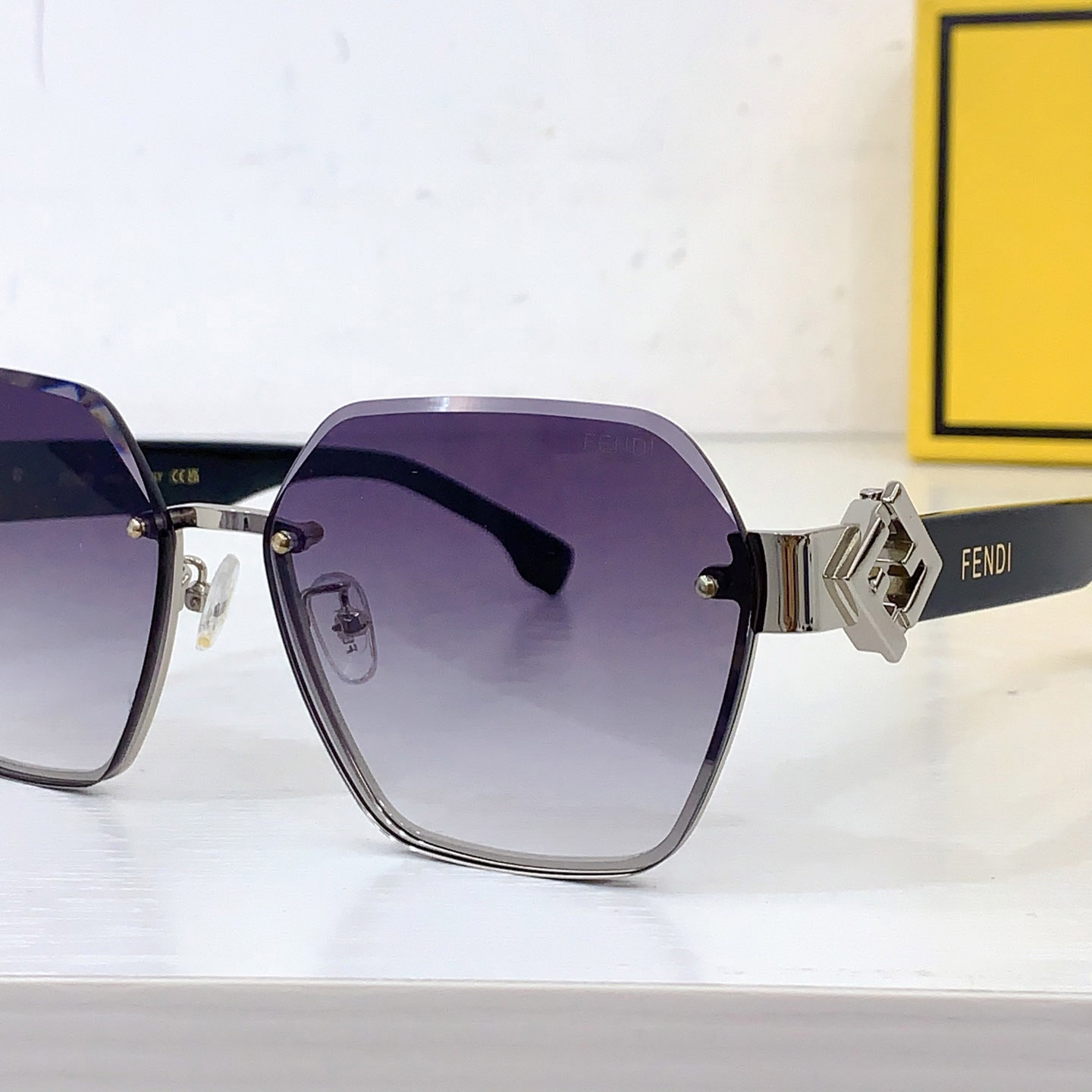 Fendi FE  40152I Sunglasses   - DesignerGu