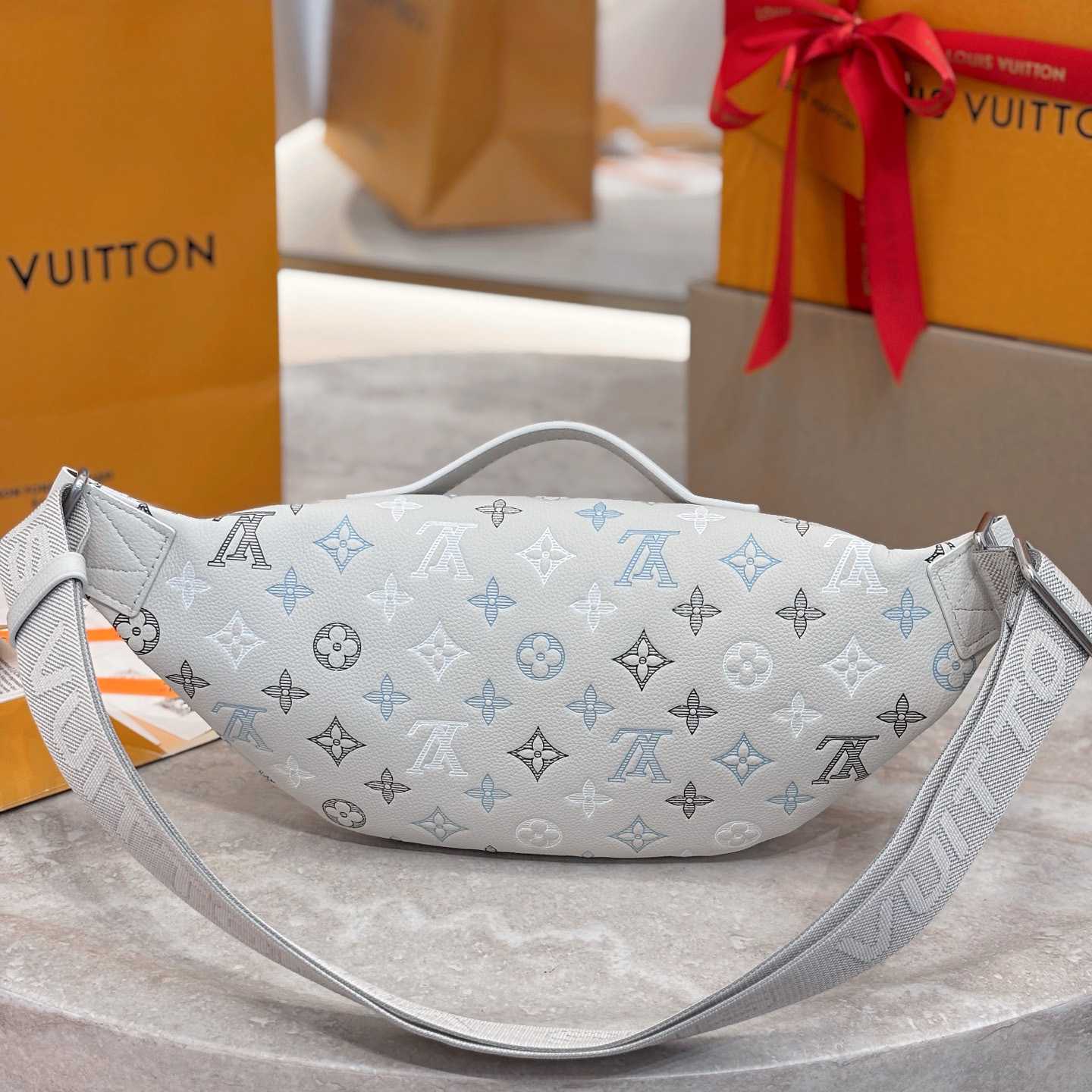 Louis Vuitton Rush Bumbag M28619 - DesignerGu