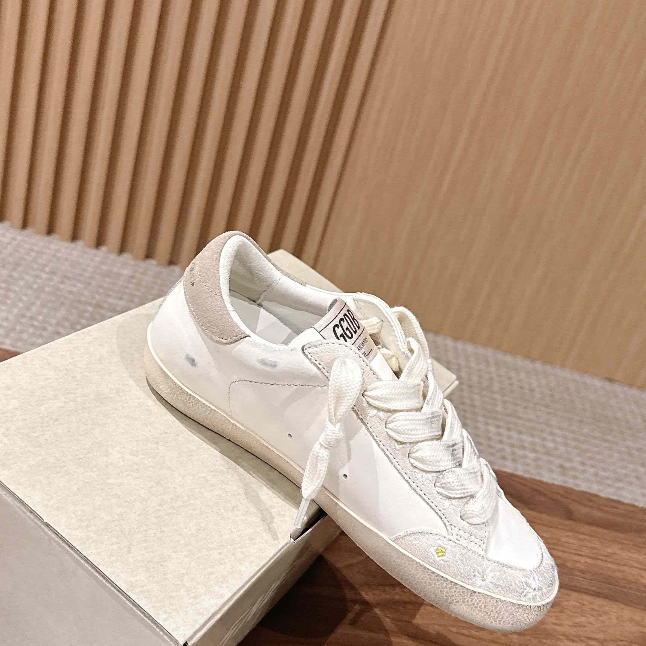 Golden Goose Super-Star Sneakers - DesignerGu