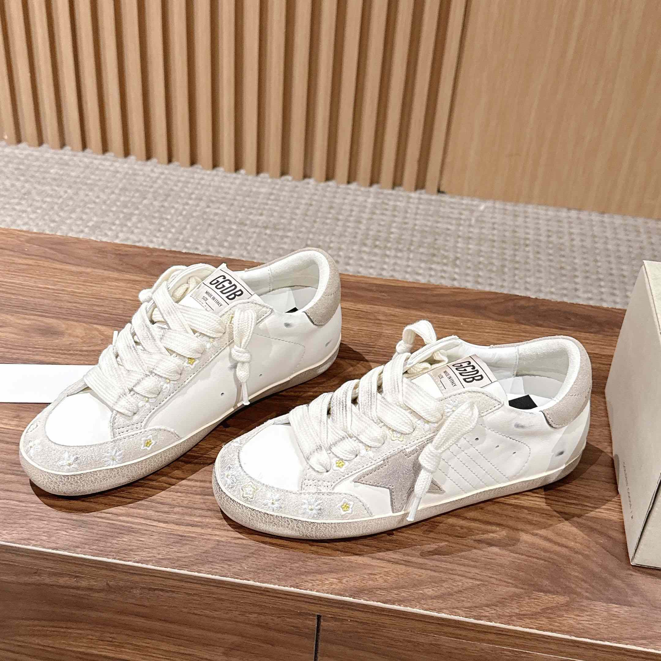 Golden Goose Super-Star Sneakers - DesignerGu