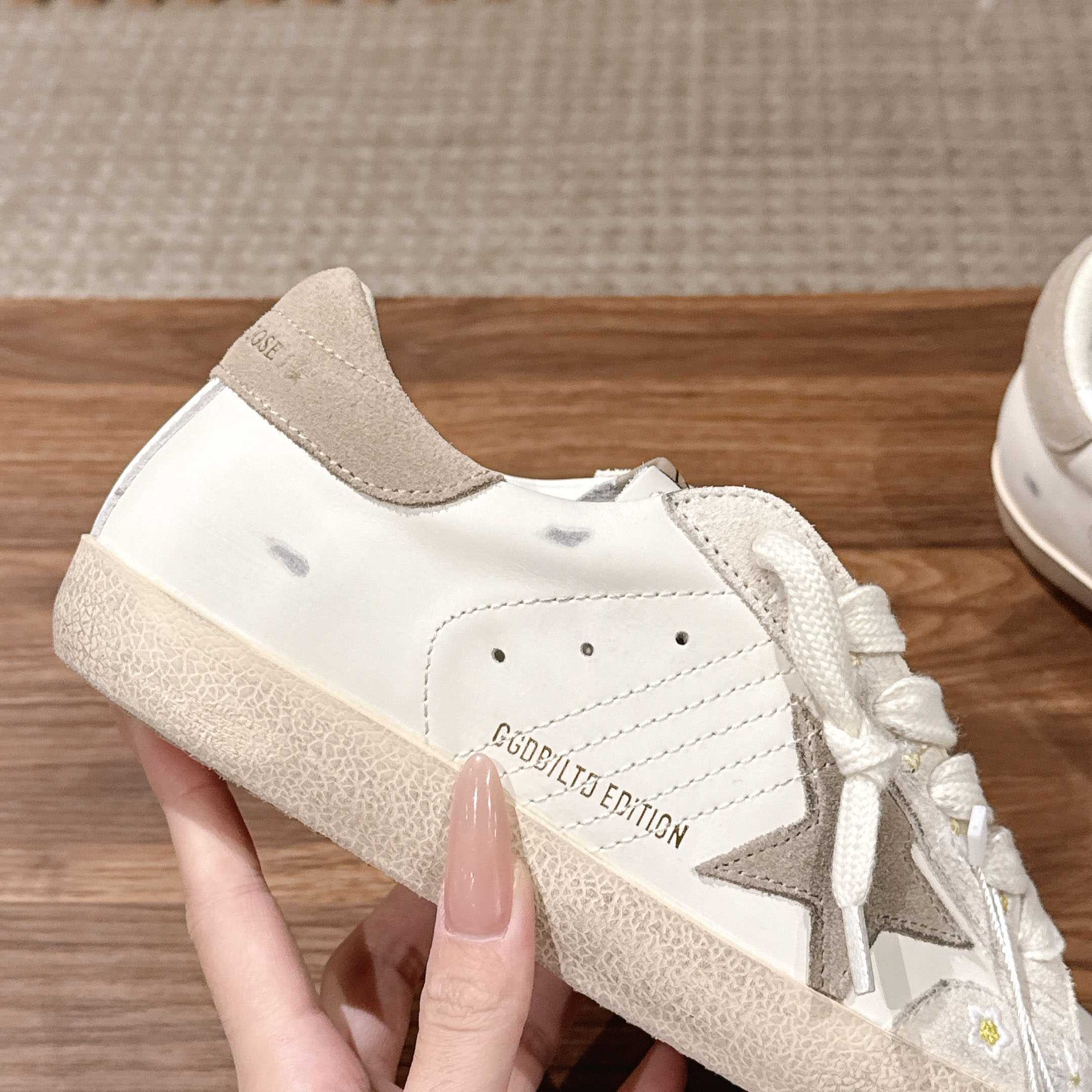 Golden Goose Super-Star Sneakers - DesignerGu