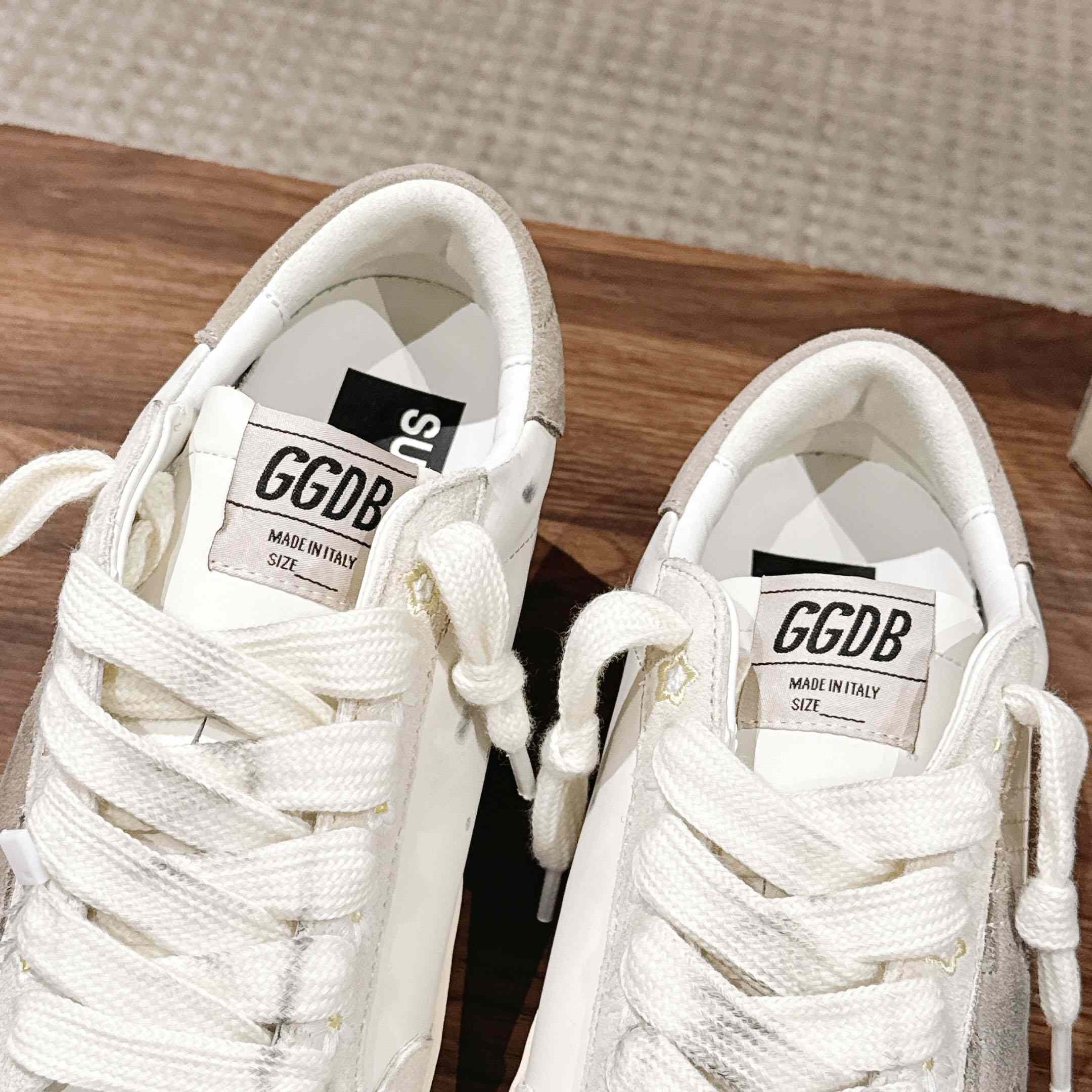 Golden Goose Super-Star Sneakers - DesignerGu