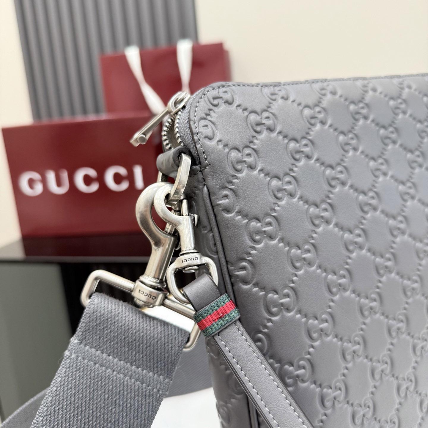 Gucci GG Emblem Medium Crossbody Bag 850214 - DesignerGu