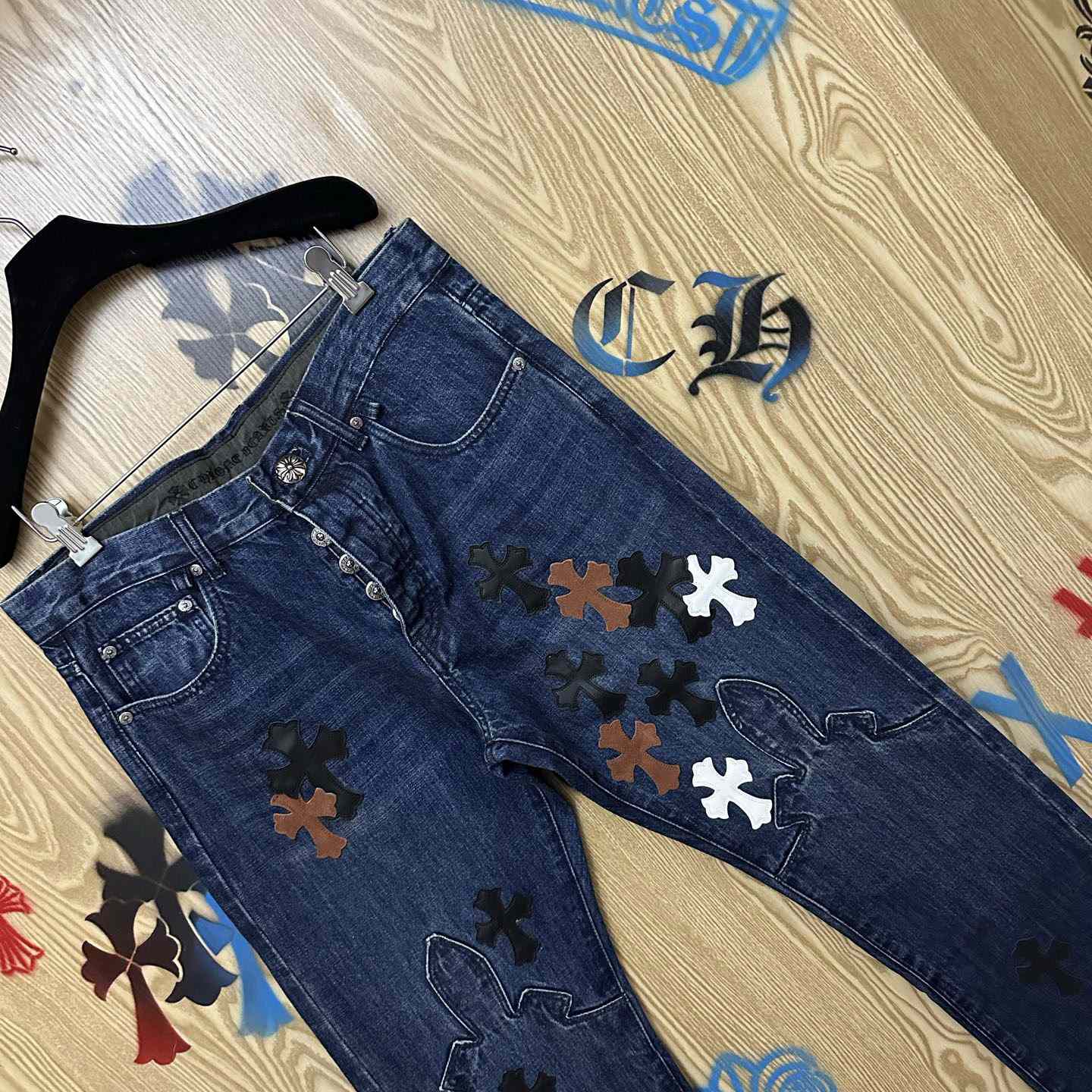 Chrome Hearts Black & White & Brown Patch Fleur Knee Jeans - DesignerGu