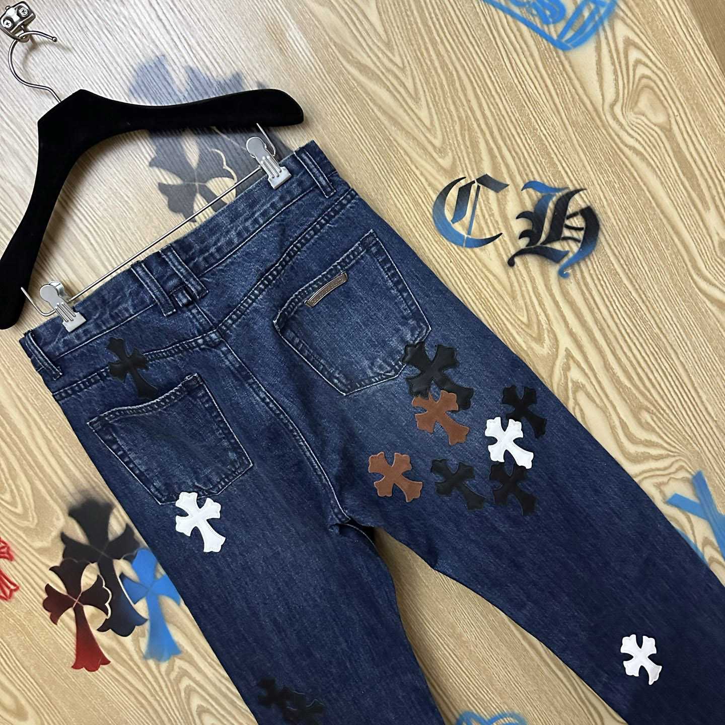 Chrome Hearts Black & White & Brown Patch Fleur Knee Jeans - DesignerGu
