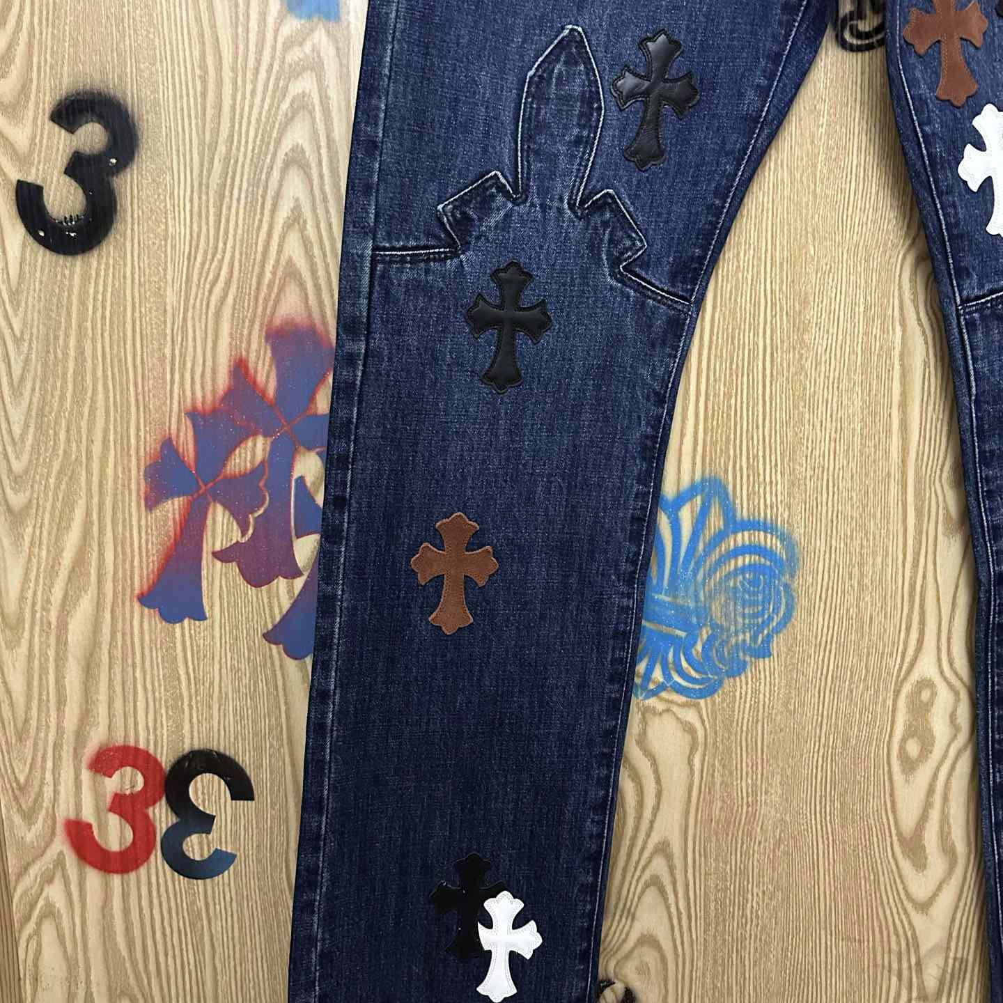 Chrome Hearts Black & White & Brown Patch Fleur Knee Jeans - DesignerGu