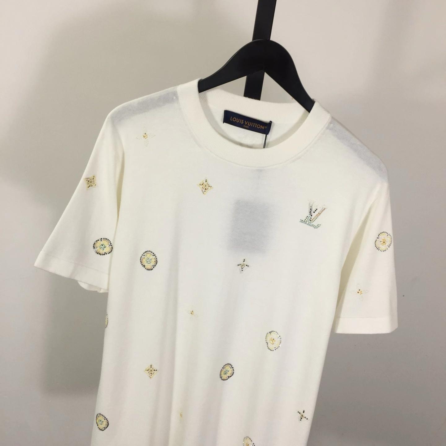 Louis Vuitton Embellished Short-Sleeved Crewneck   1AR09 - DesignerGu