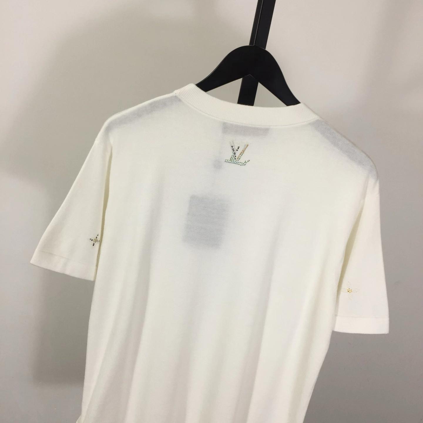 Louis Vuitton Embellished Short-Sleeved Crewneck   1AR09 - DesignerGu