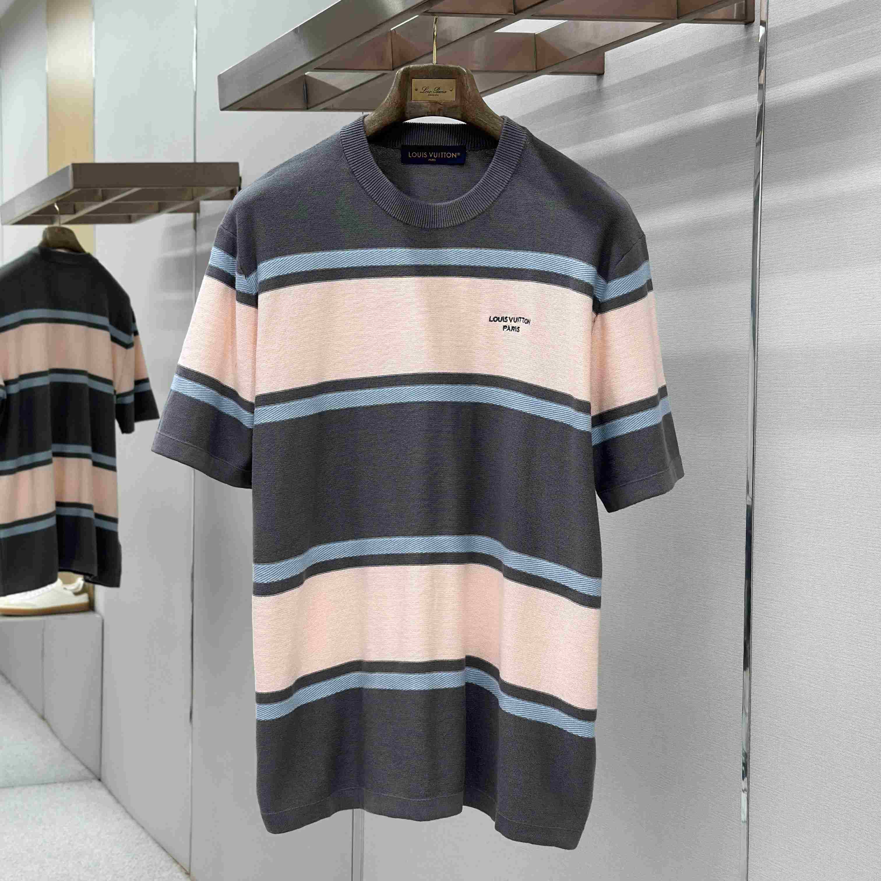 Louis Vuitton Striped Short-Sleeved T-Shirt 1AK7IO - DesignerGu