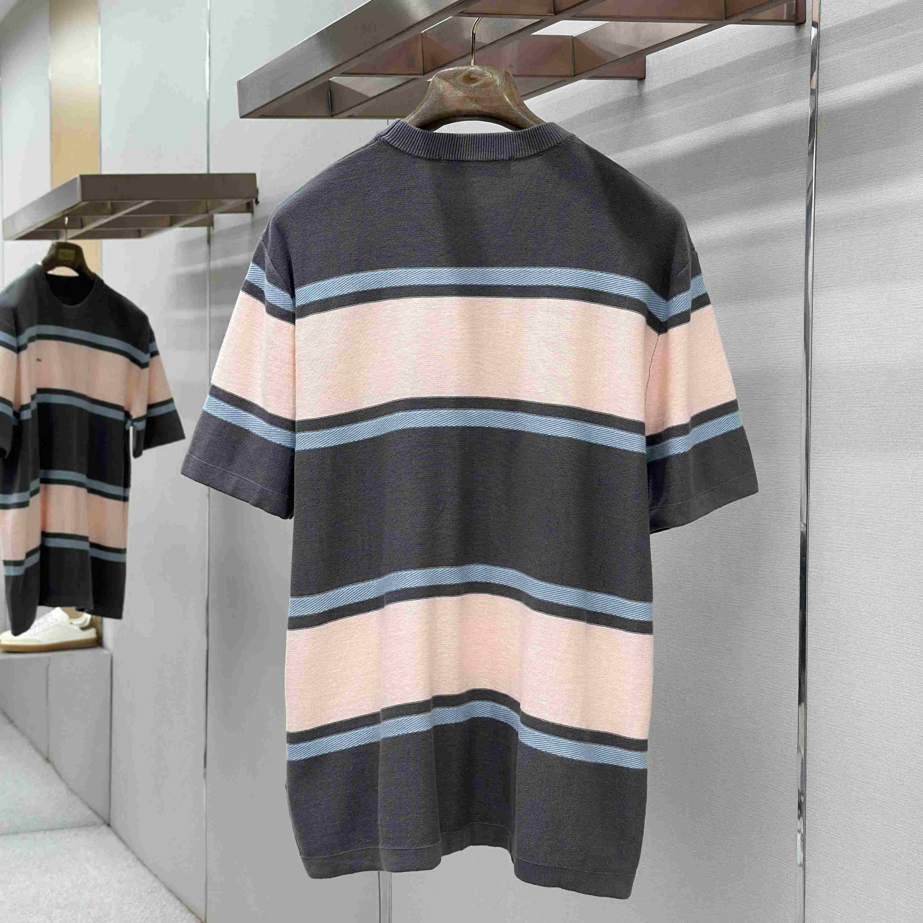 Louis Vuitton Striped Short-Sleeved T-Shirt 1AK7IO - DesignerGu