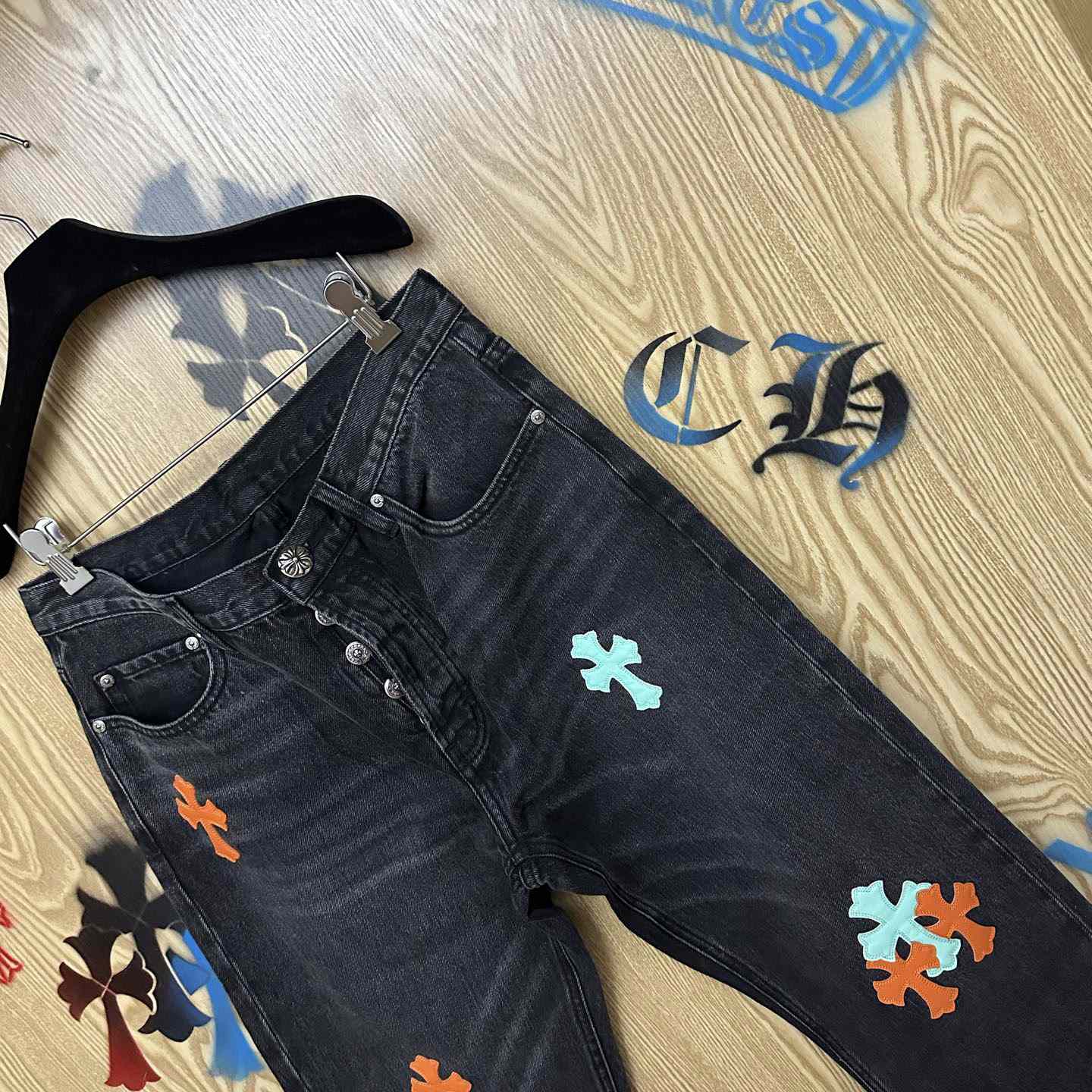 Chrome Hearts Levi's 501 Orange&Green Miami Cross Leather Patch Black Jeans - DesignerGu