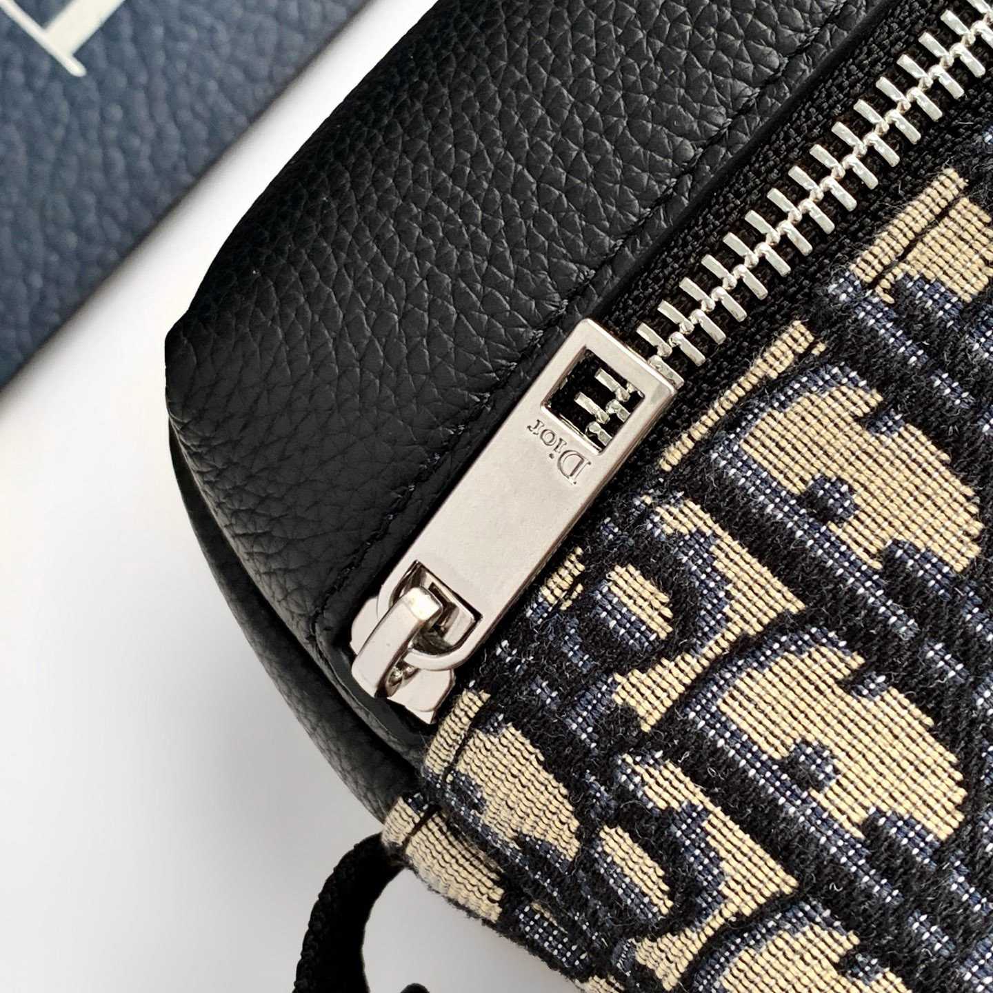 Dior Rider Zipped Messenger Bag - DesignerGu