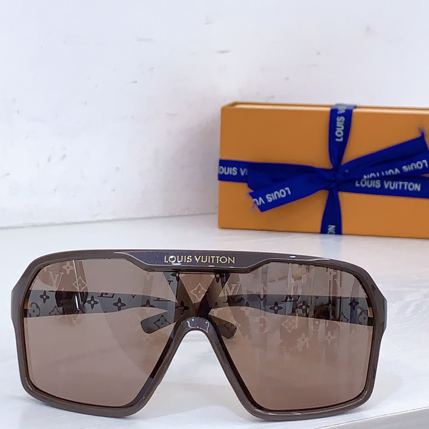 Louis Vuitton Z3102U   Sunglasses   - DesignerGu