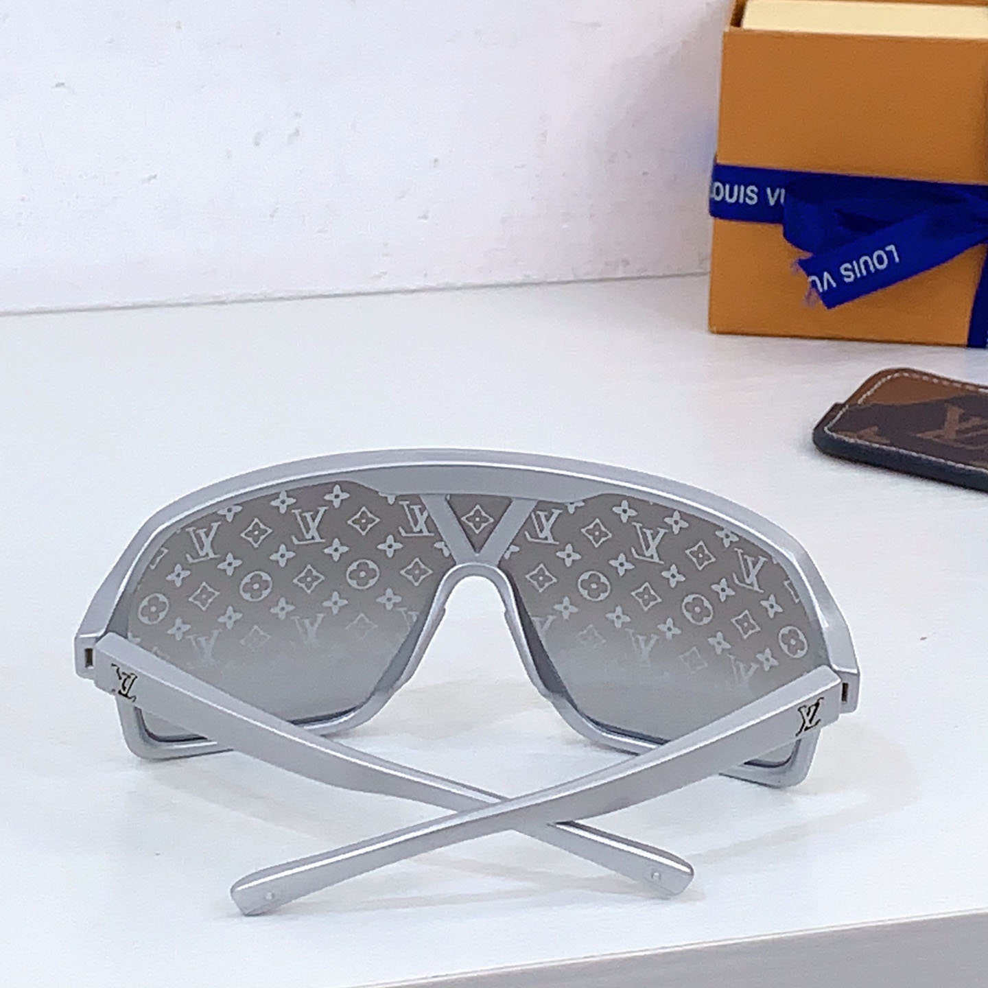 Louis Vuitton Z3102U   Sunglasses   - DesignerGu