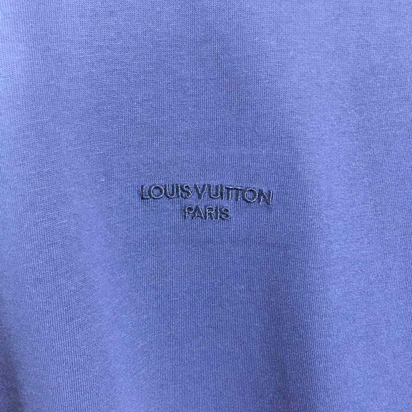 Louis Vuitton Embossed LV T-Shirt   1AGIIW - DesignerGu