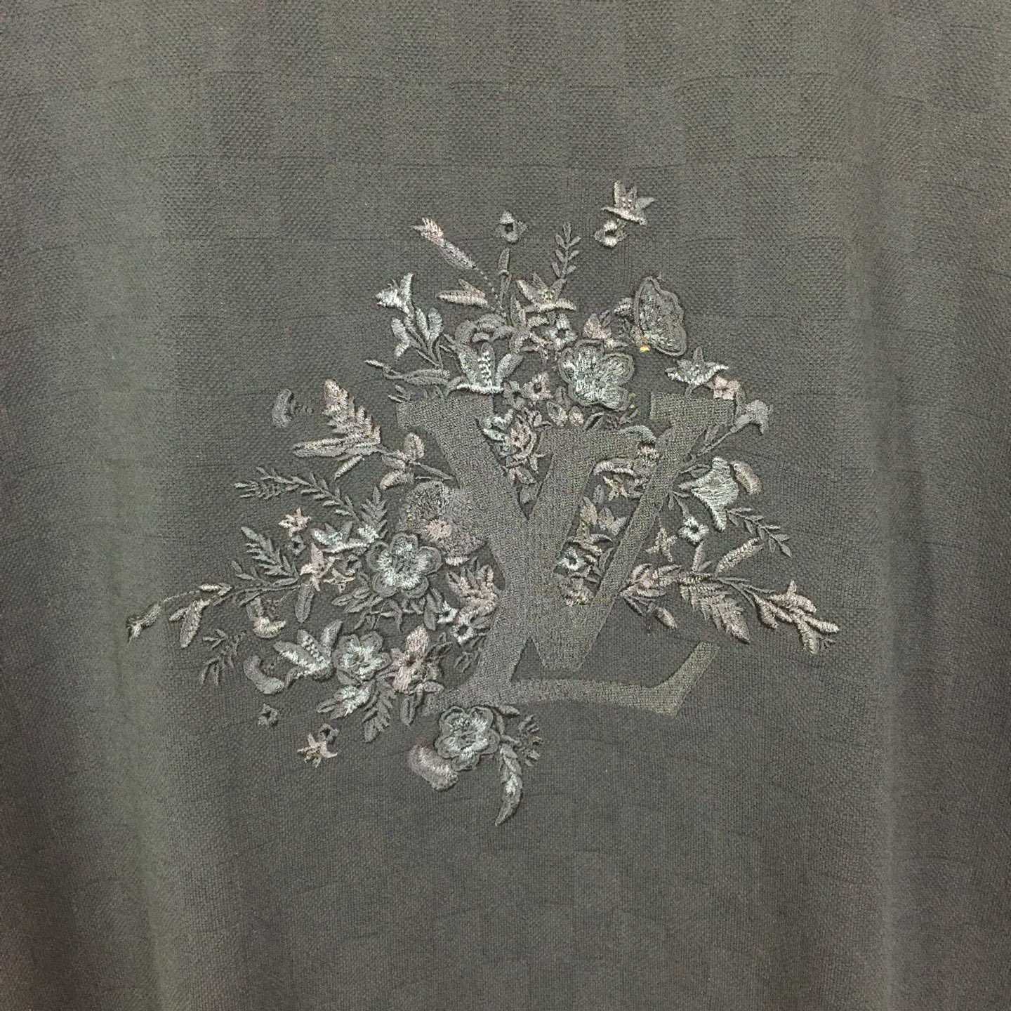 Louis Vuitton Embroidered Signature T-Shirt   1AJRHM - DesignerGu