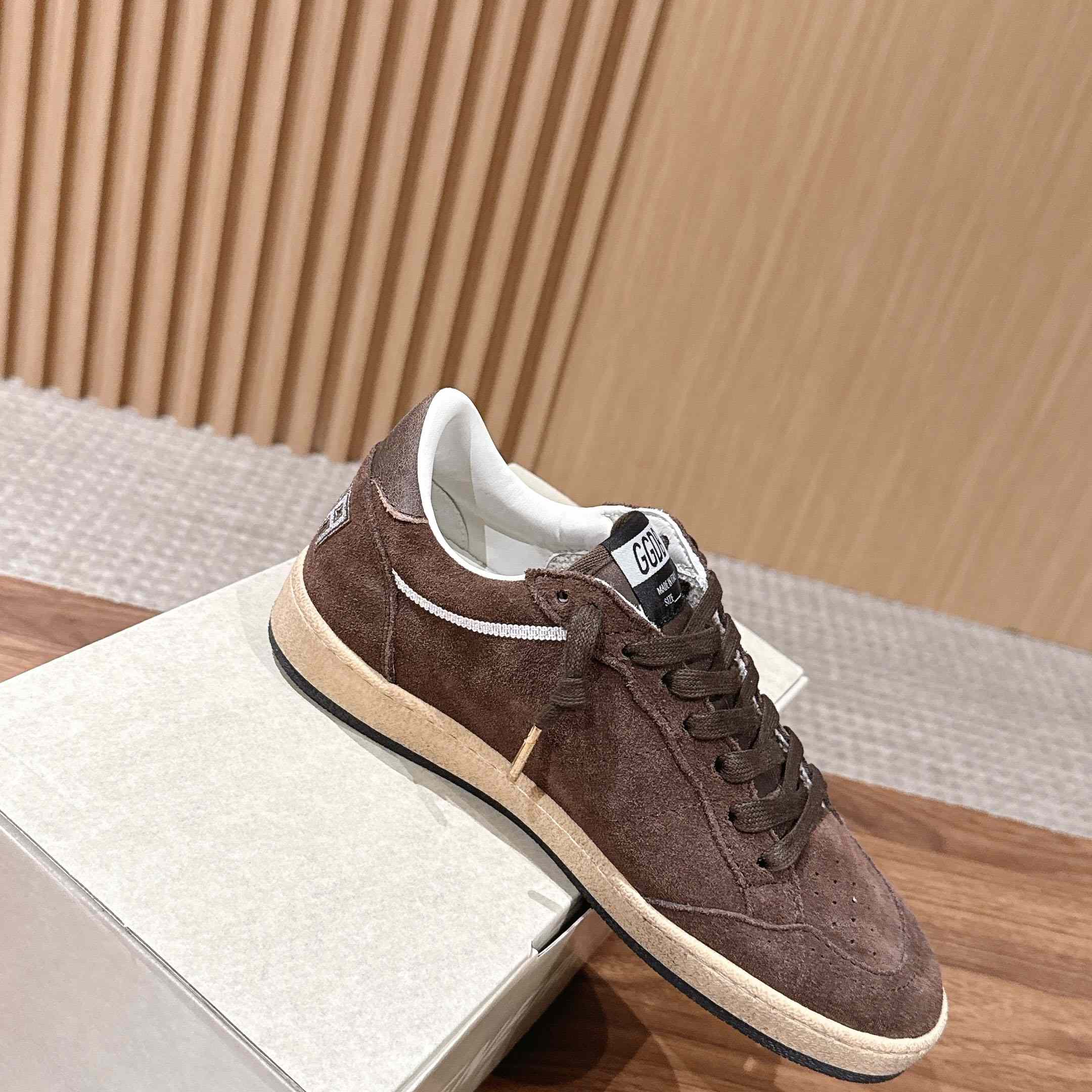 Golden Goose Suede Ball Star Sneakers - DesignerGu