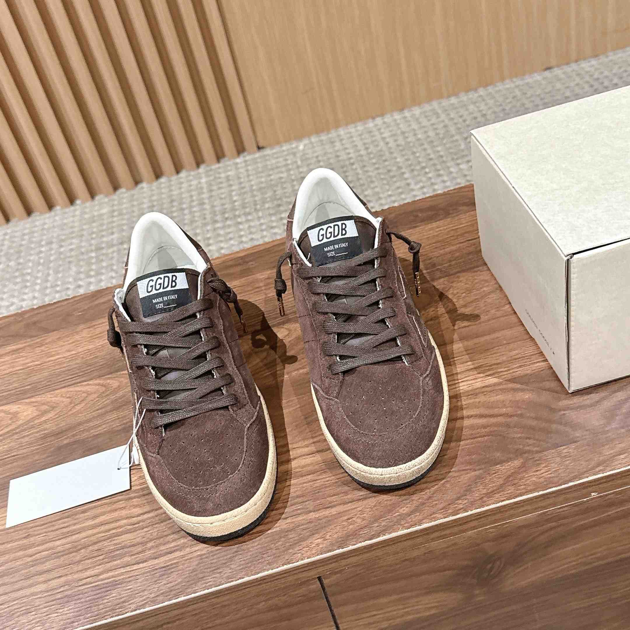 Golden Goose Suede Ball Star Sneakers - DesignerGu