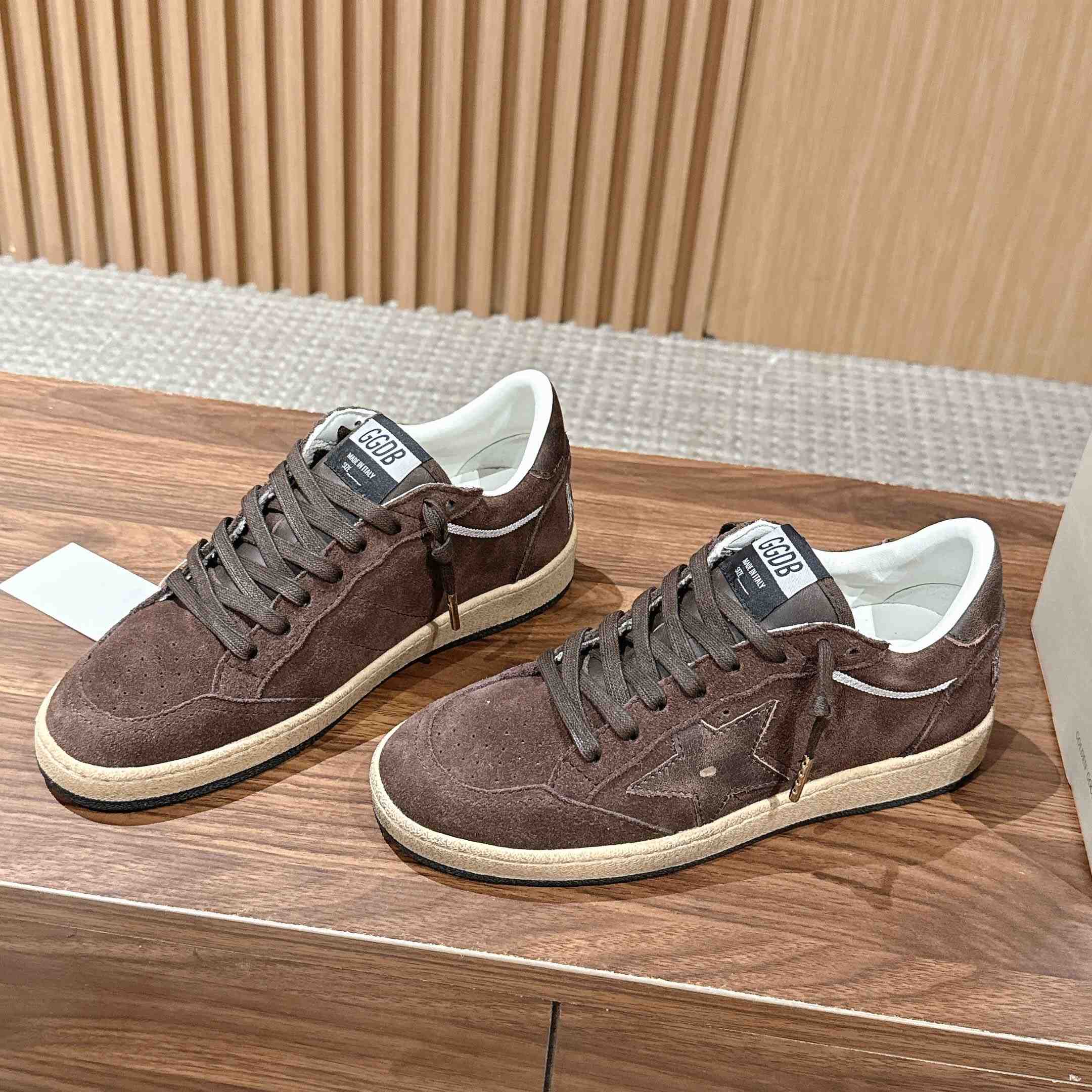 Golden Goose Suede Ball Star Sneakers - DesignerGu
