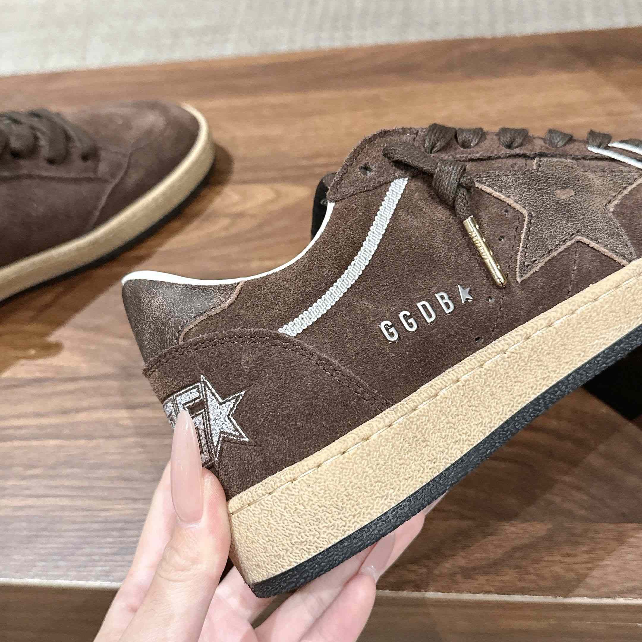 Golden Goose Suede Ball Star Sneakers - DesignerGu