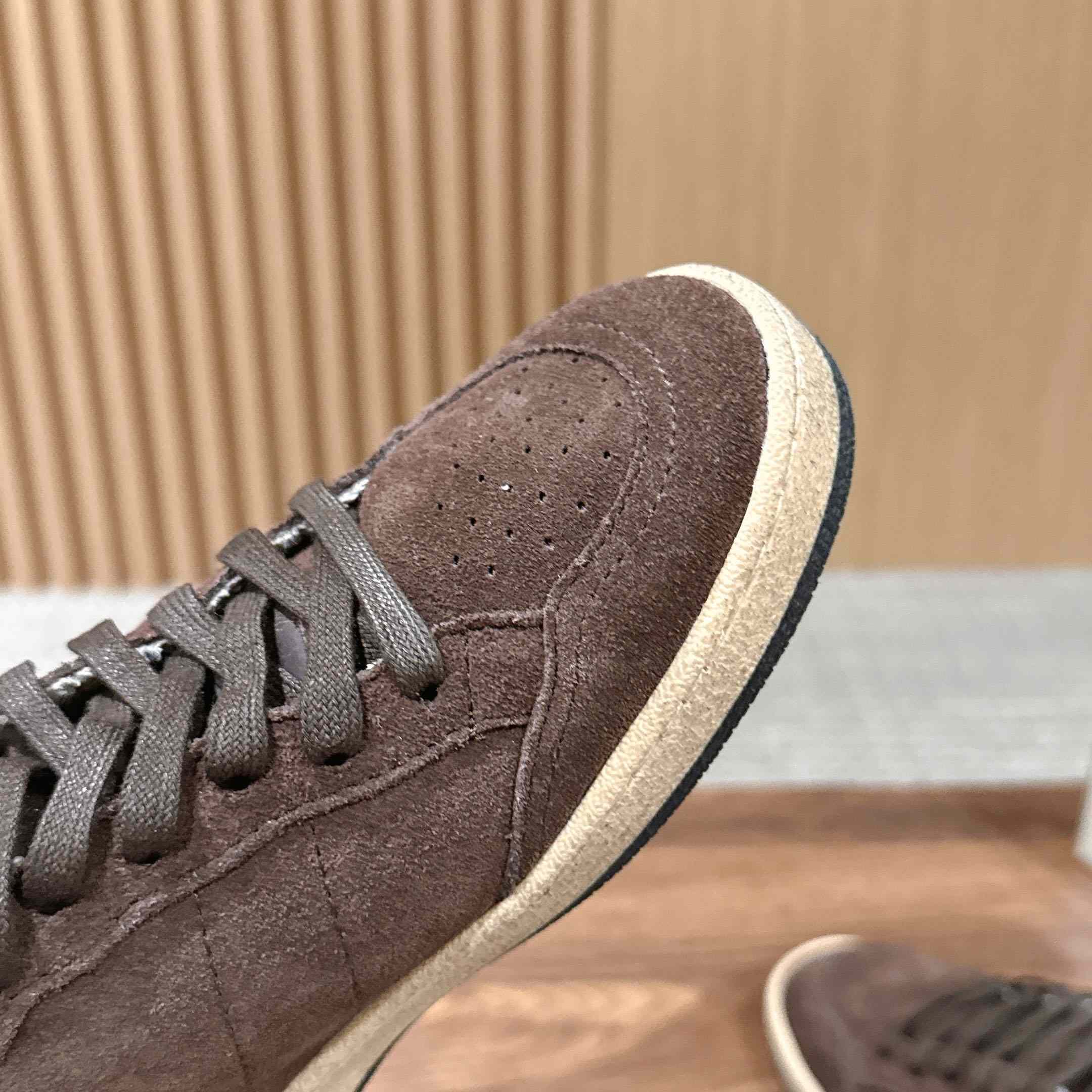 Golden Goose Suede Ball Star Sneakers - DesignerGu