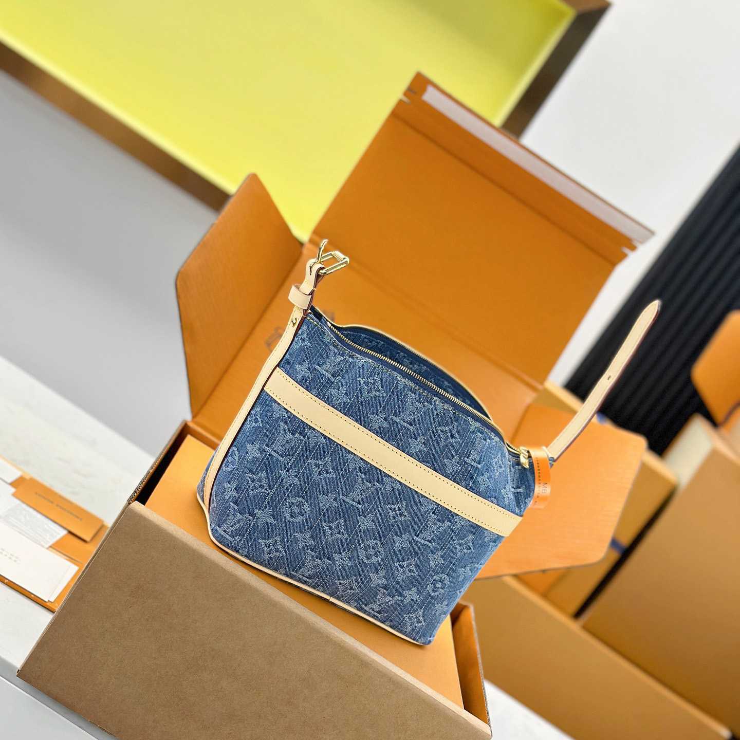 Louis Vuitton Cruiser Toiletry Bag M27945 - DesignerGu