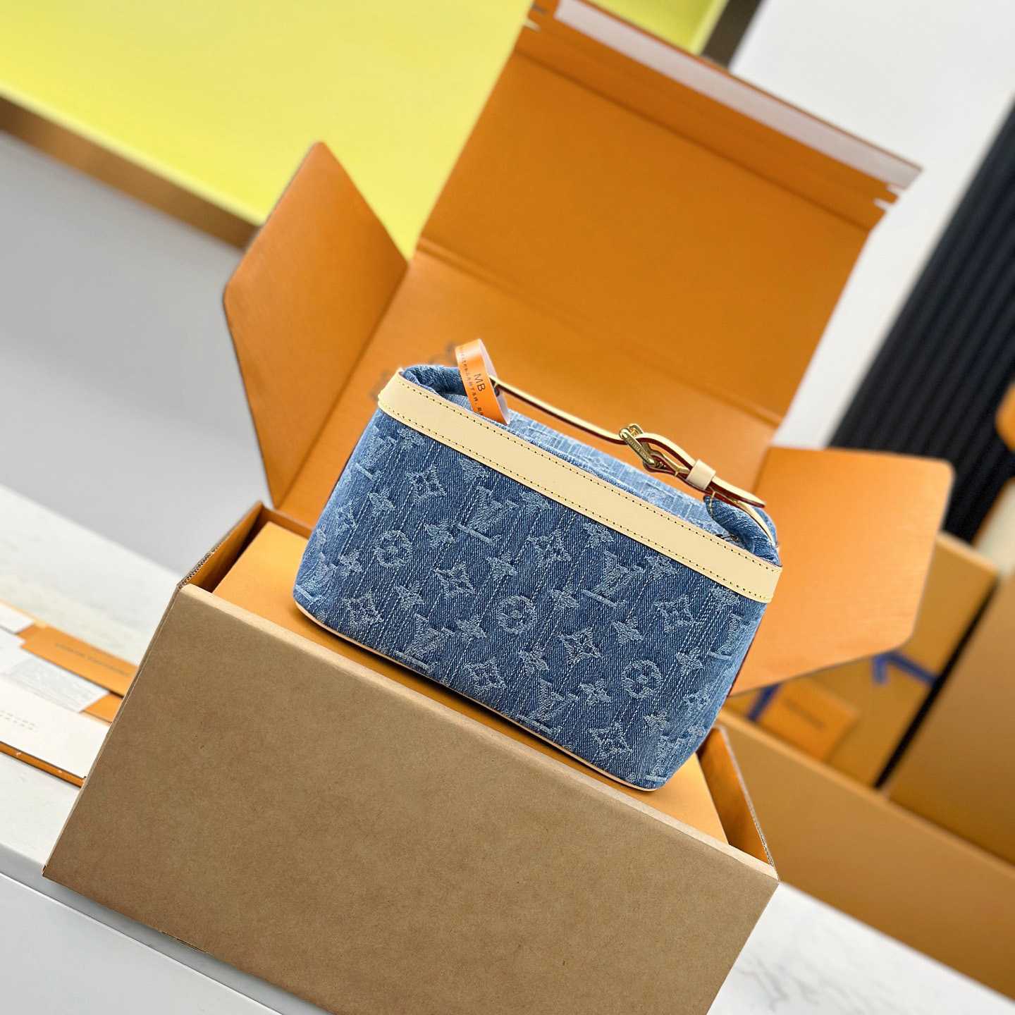 Louis Vuitton Cruiser Toiletry Bag M27945 - DesignerGu